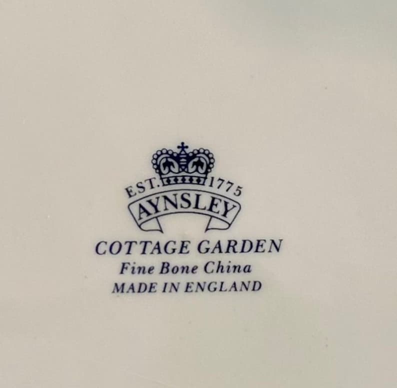 AYNSLEY COTTAGE GARDEN Floral Pattern with a Butterfly l Small Cake plate l 21cm Diameter l Fine Bone China l Made in England
