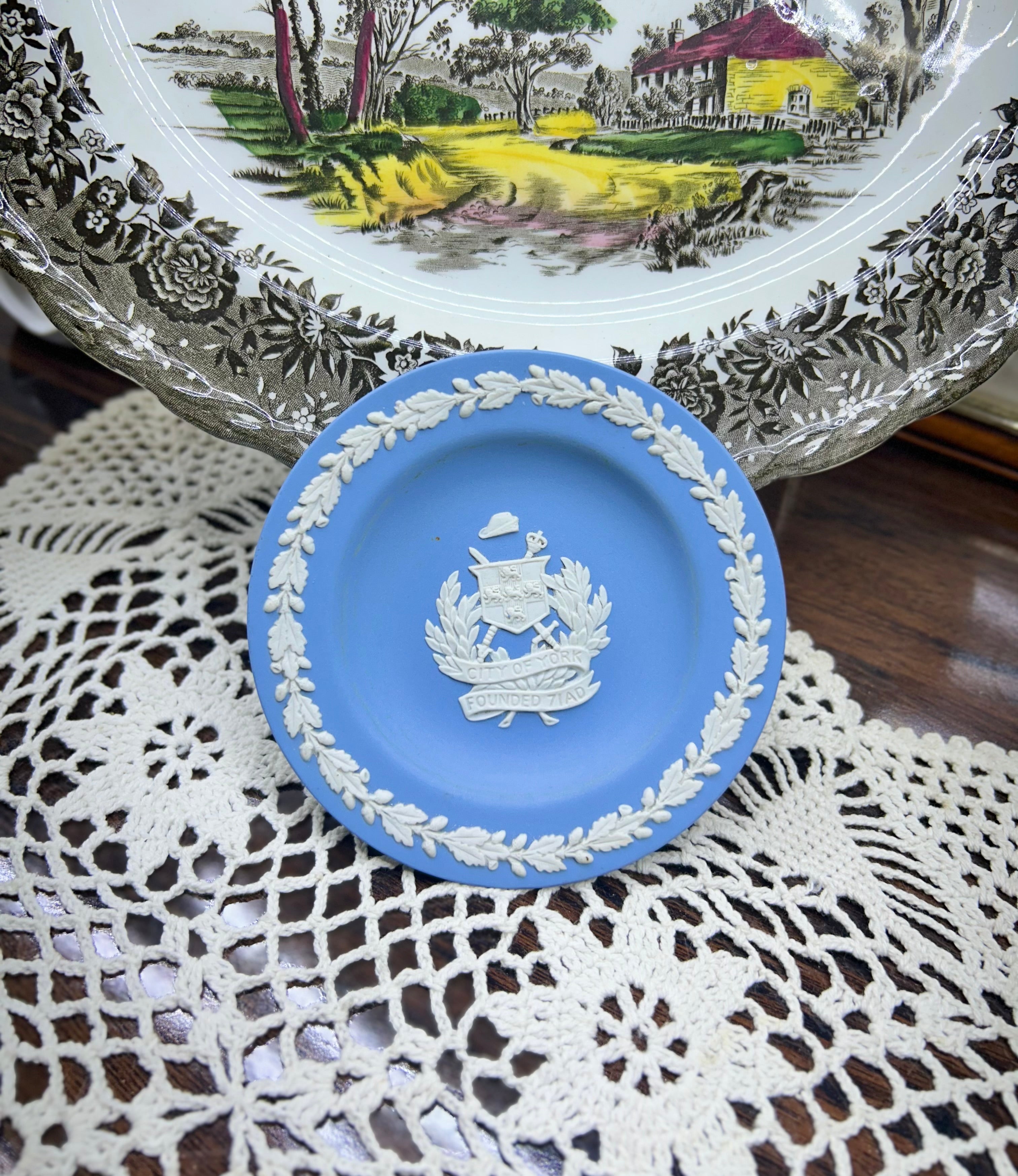 Wedgwood Jasperware trinket —  featuring the City of York coat of arms in white relief