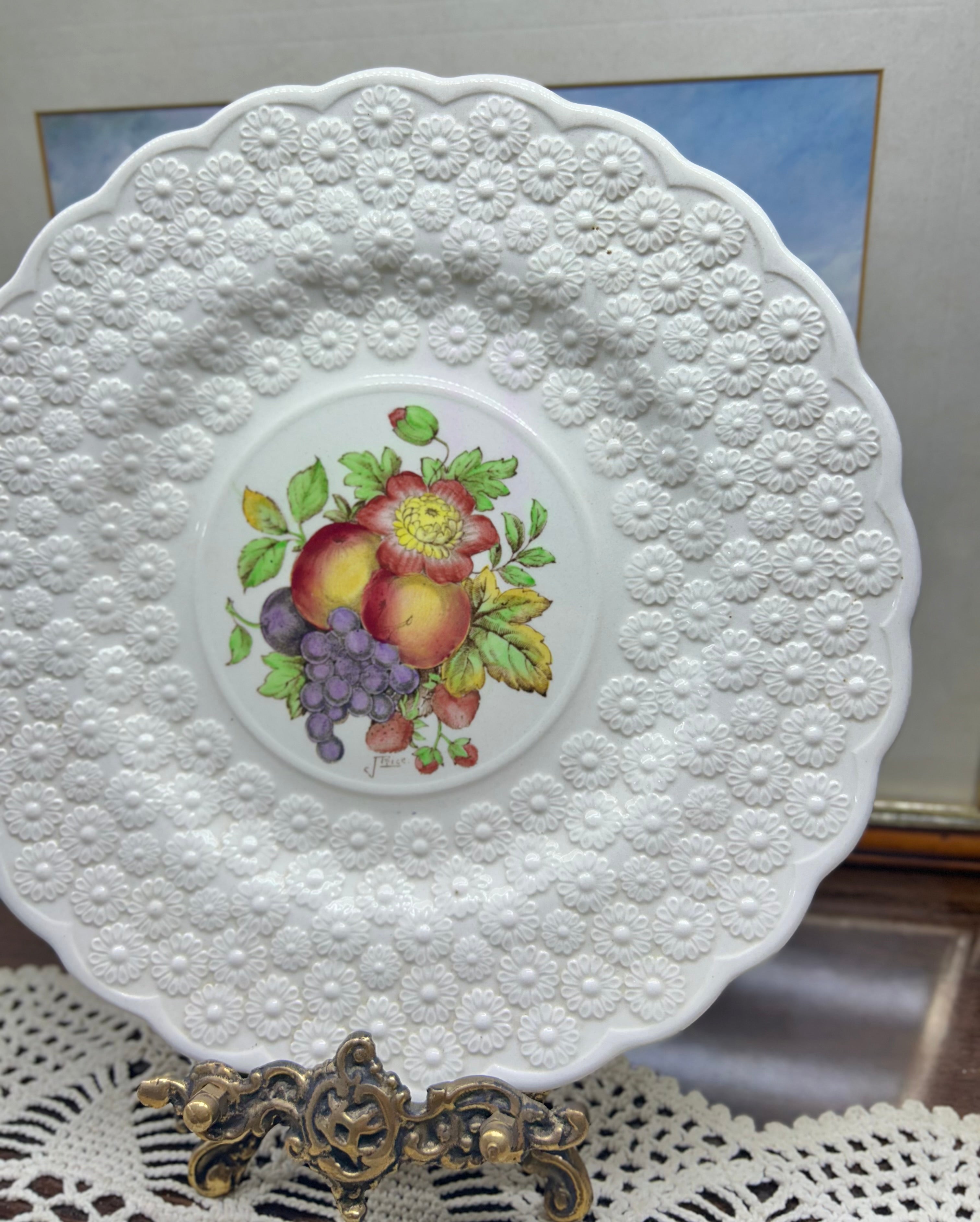Vintage Copeland Spode "Alden" plate with wall hanger — featuring embossed daisies