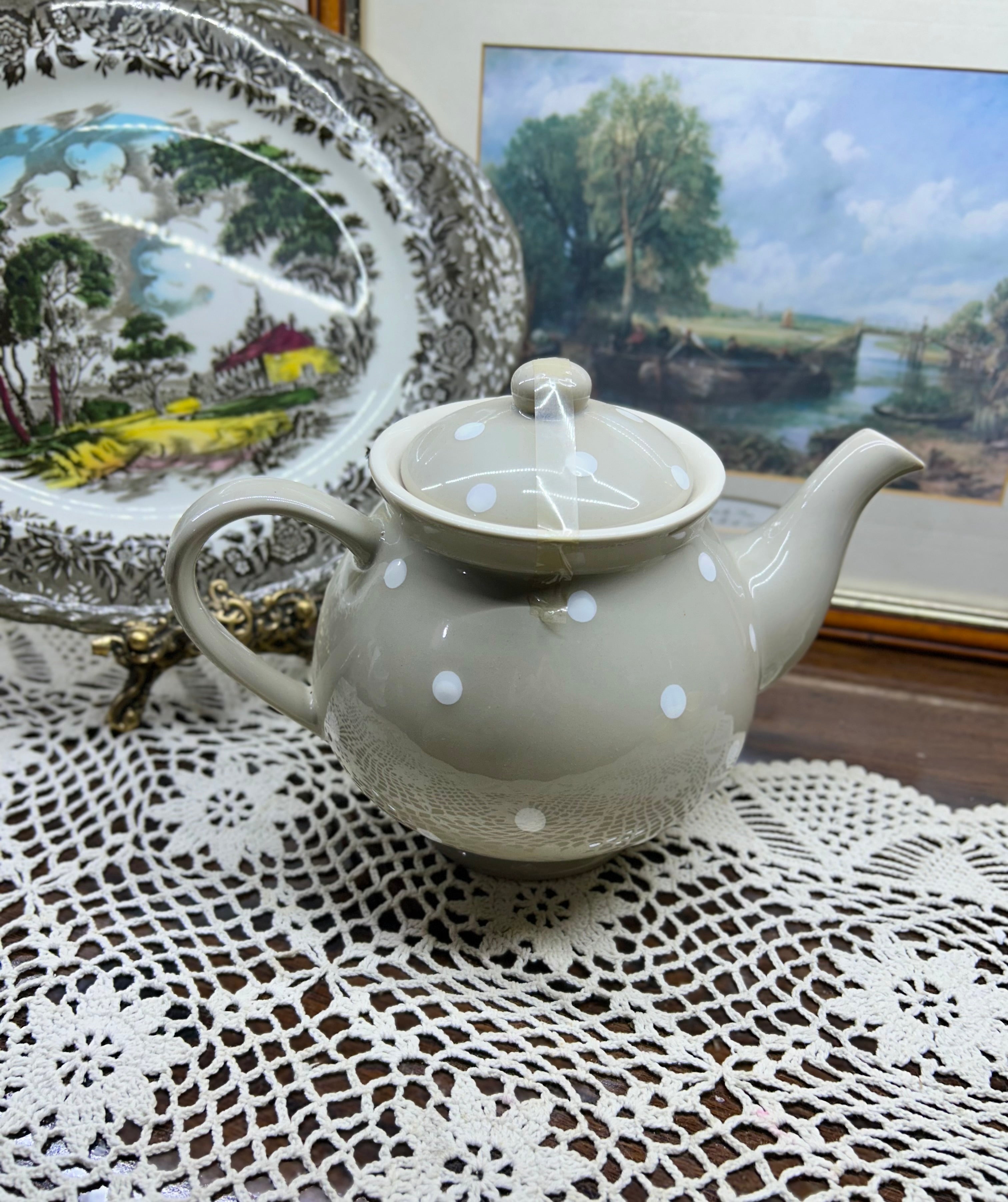 Ceramic polka-dot tea pot