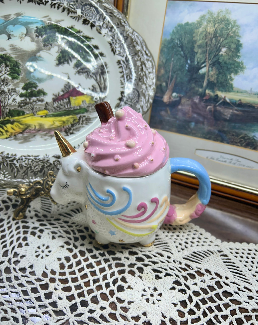 Unicorn 3D mug with a pastel-colored icing lid