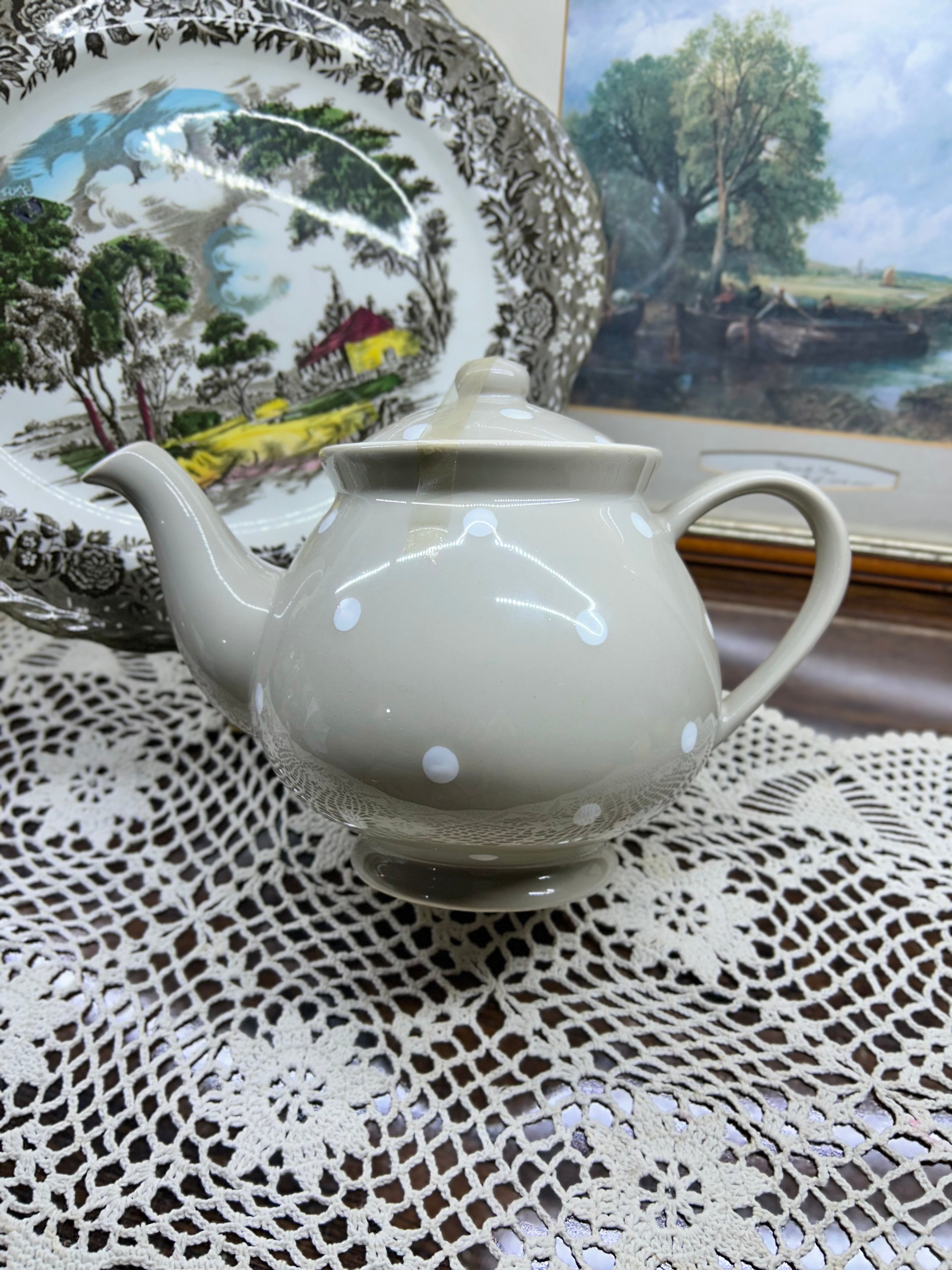 Ceramic polka-dot tea pot