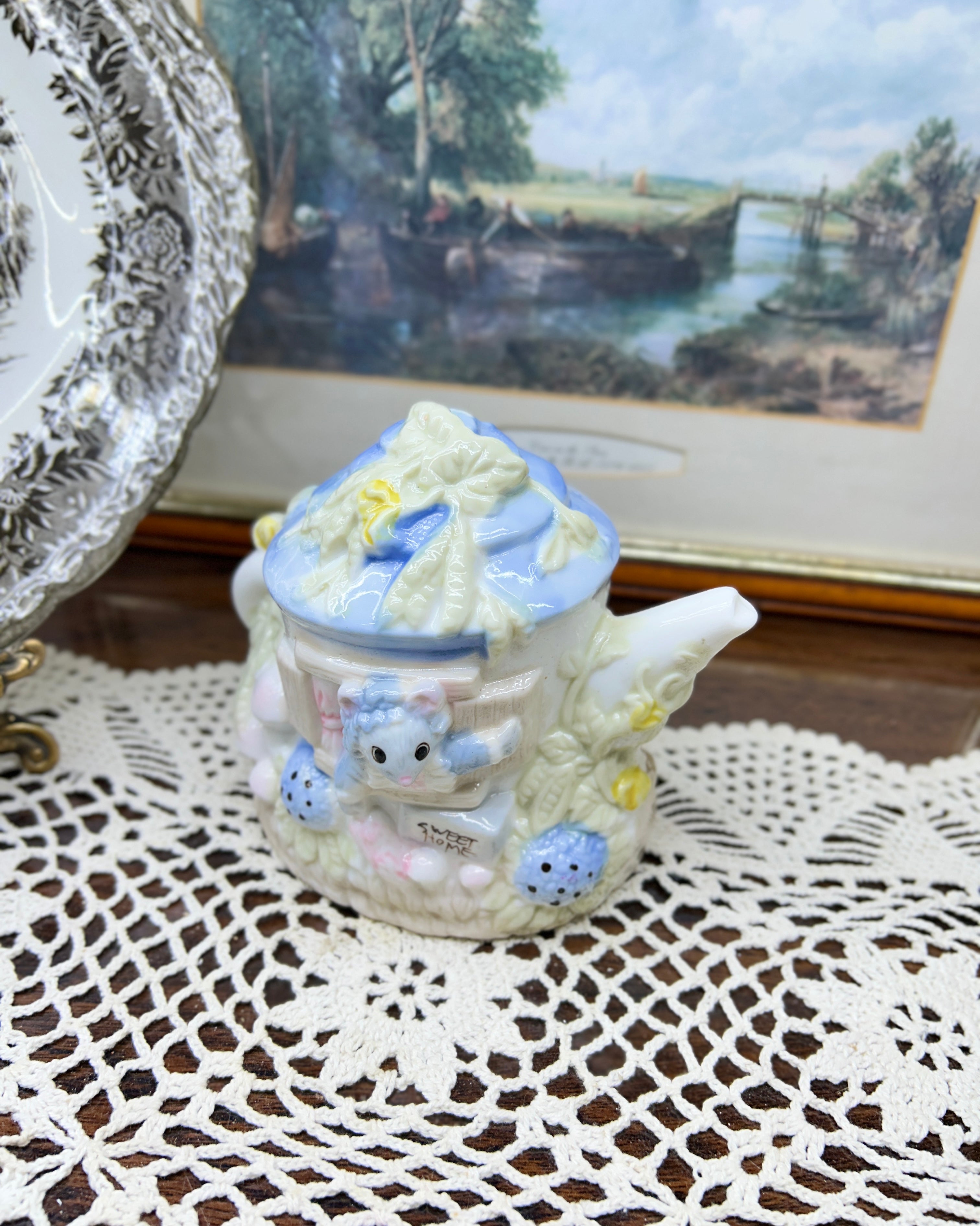 Vintage ceramic teapot shaped “sweet mouse house” — England