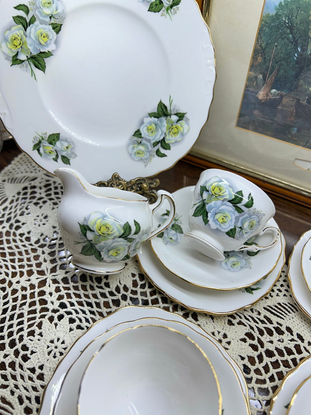Royal Malvern “white roses” tea set, fine bone China — Serving of four