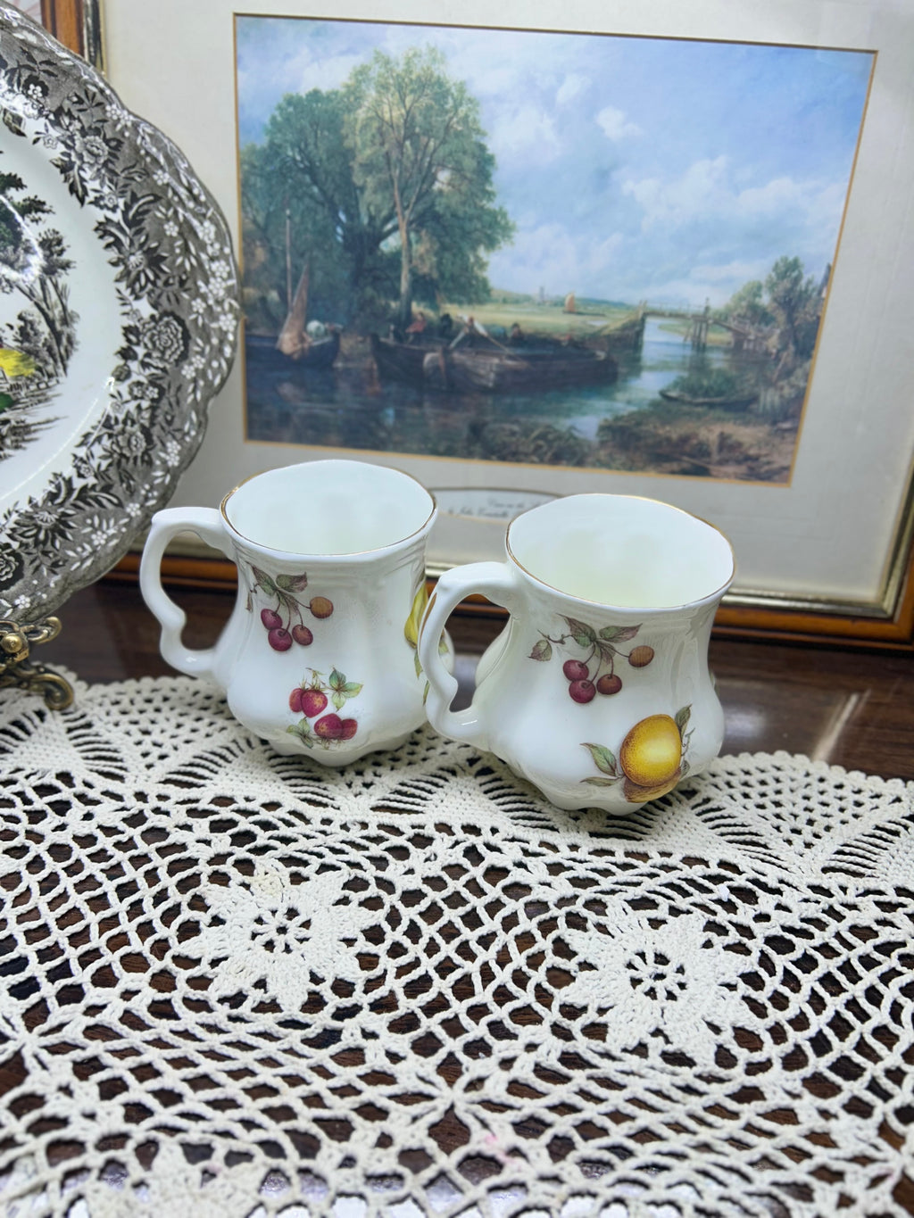 QUEENS fine bone China mugs from the fruit series — Set of 2