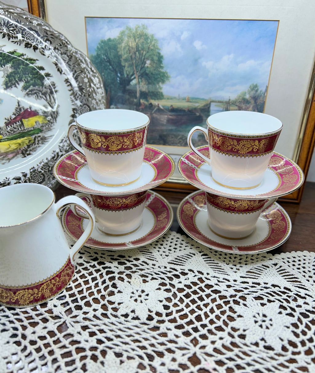 Vintage Elizabethan “Burgundy” tea set, fine bone China — Serving of four