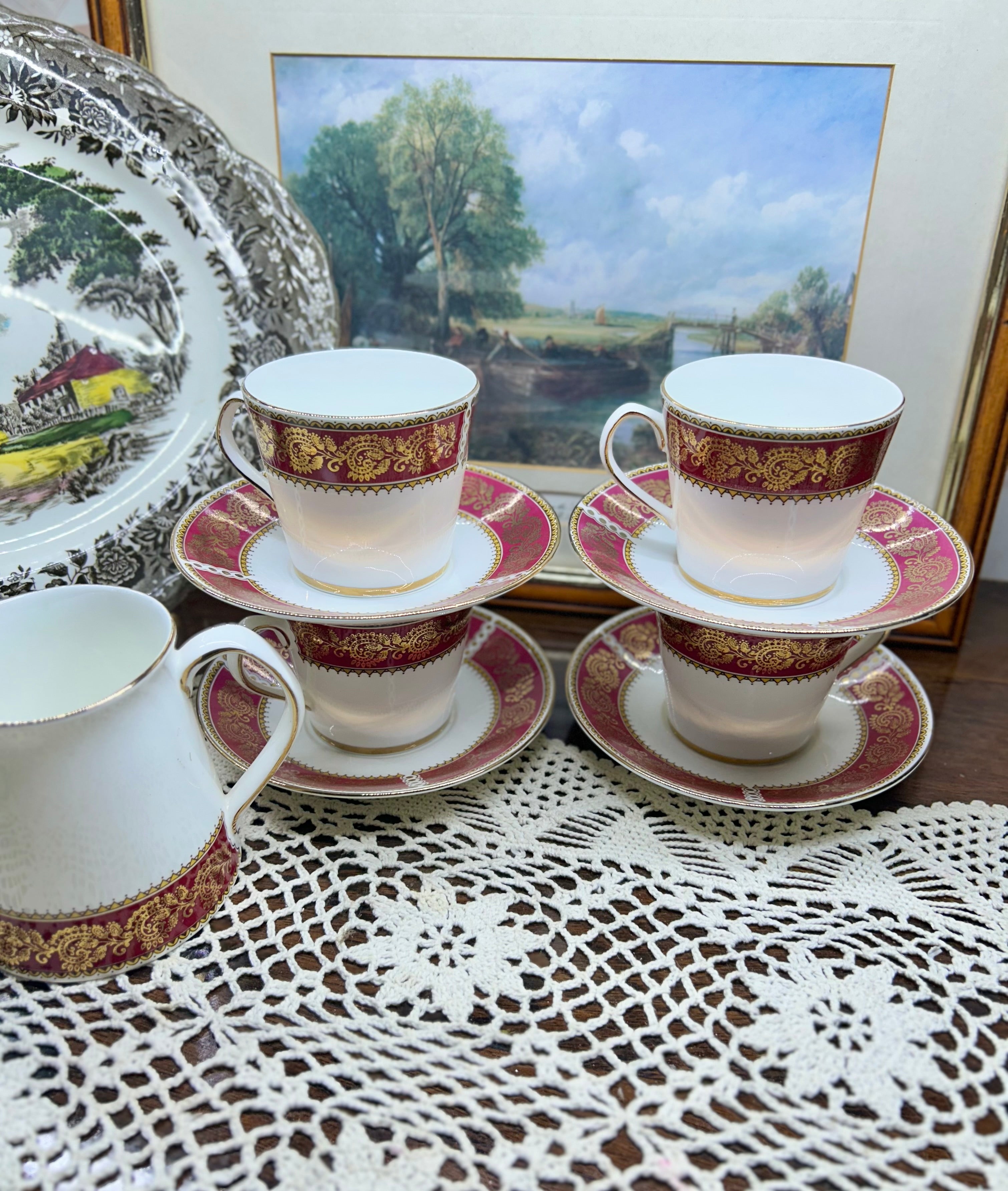 Vintage Elizabethan “Burgundy” tea set, fine bone China — Serving of four