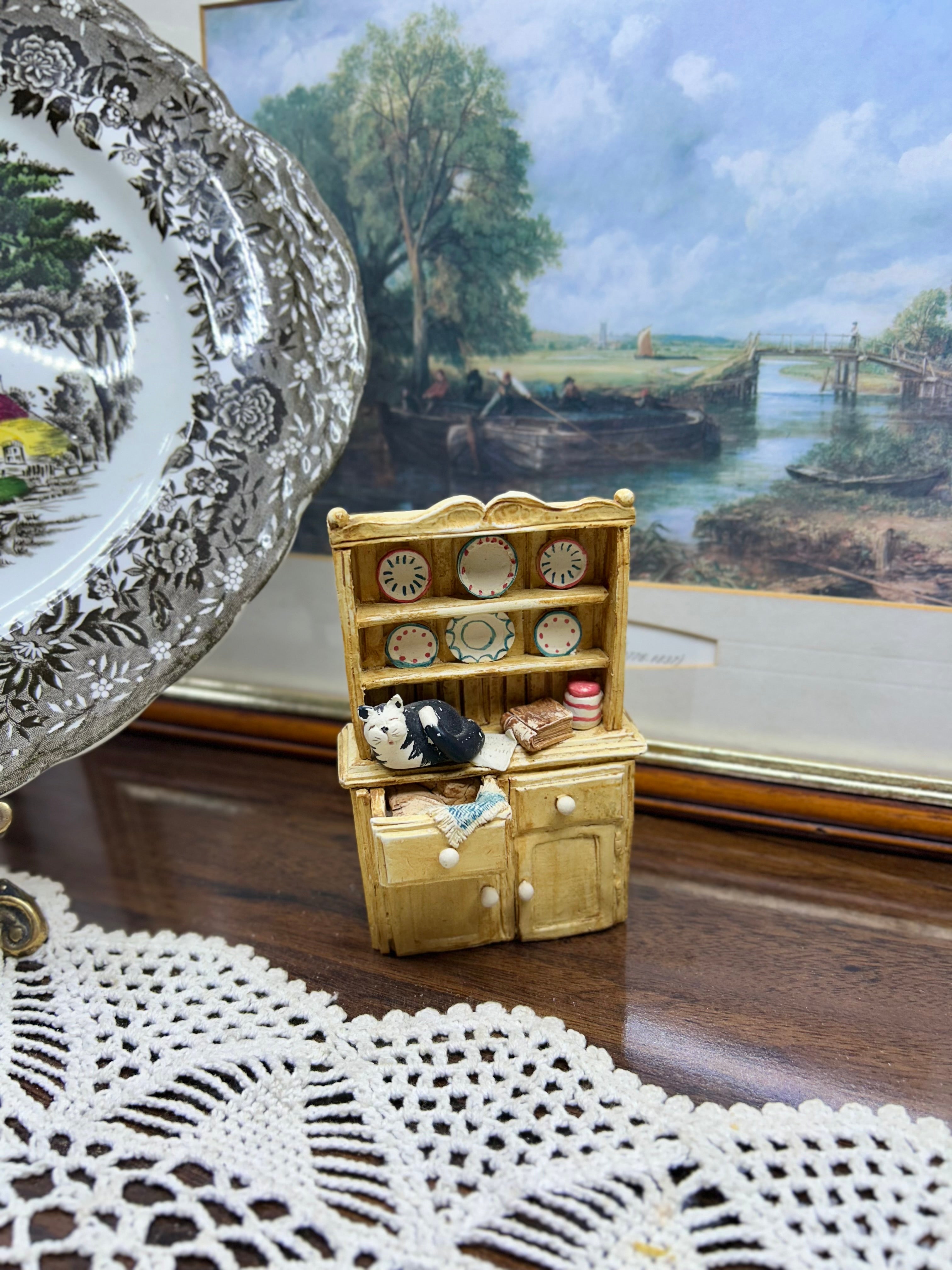 Peter Fagan Colour Box Cats figurine, specifically the "Welsh Dresser" model.