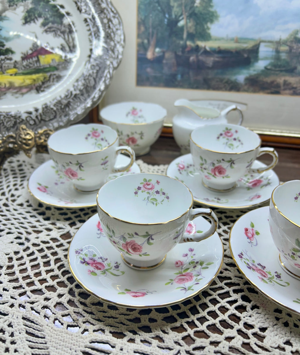 Vintage Sutherland pink roses coffee cups & saucers “English rose bud” pattern — England