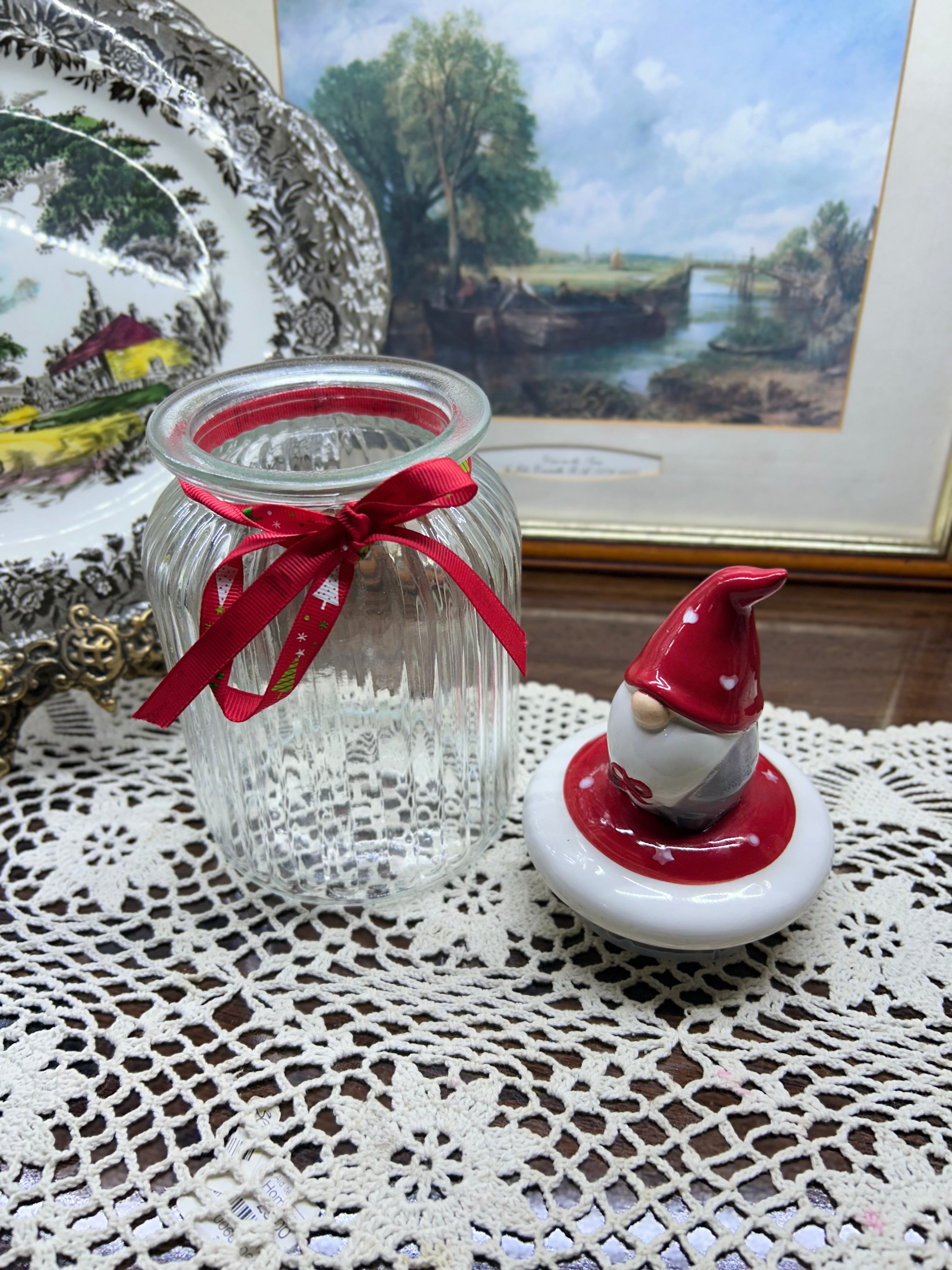 Ghome Canister lidded glass cookie treat jar with a ceramic top heart