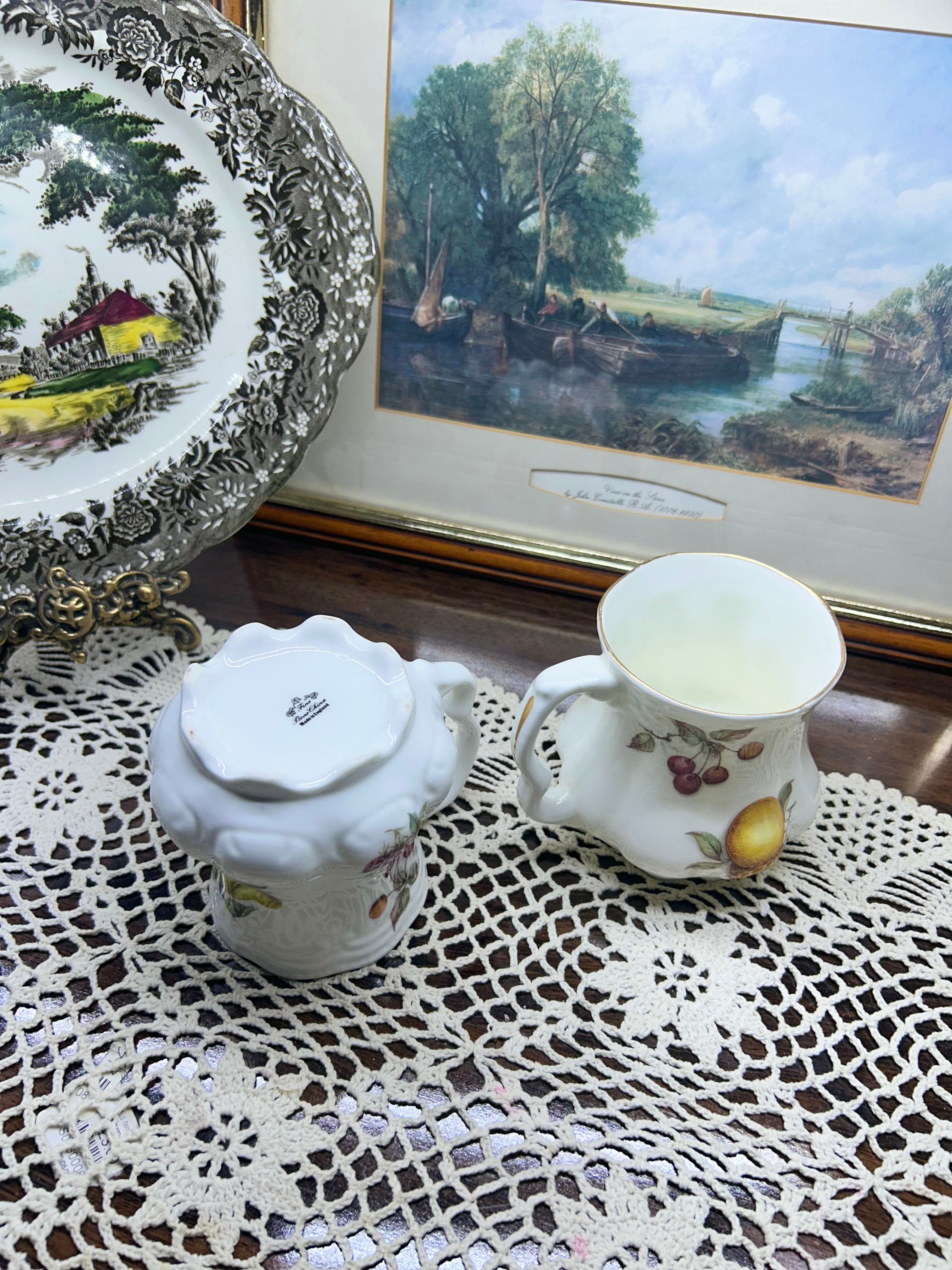QUEENS fine bone China mugs from the fruit series — Set of 2
