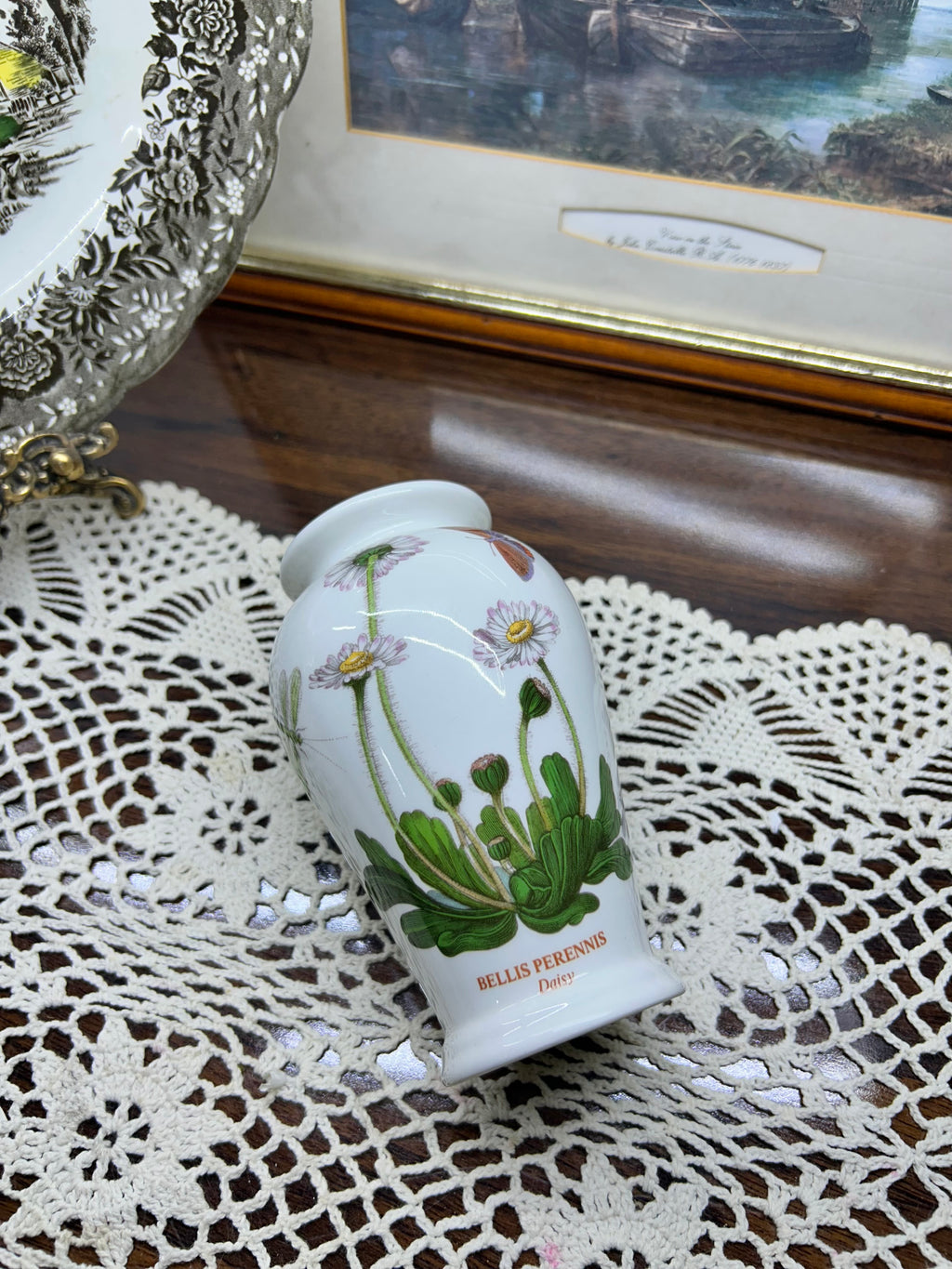 Portmeirion Botanic Garden vase featuring the Bellis Perennis (daisy) motif — England 1972