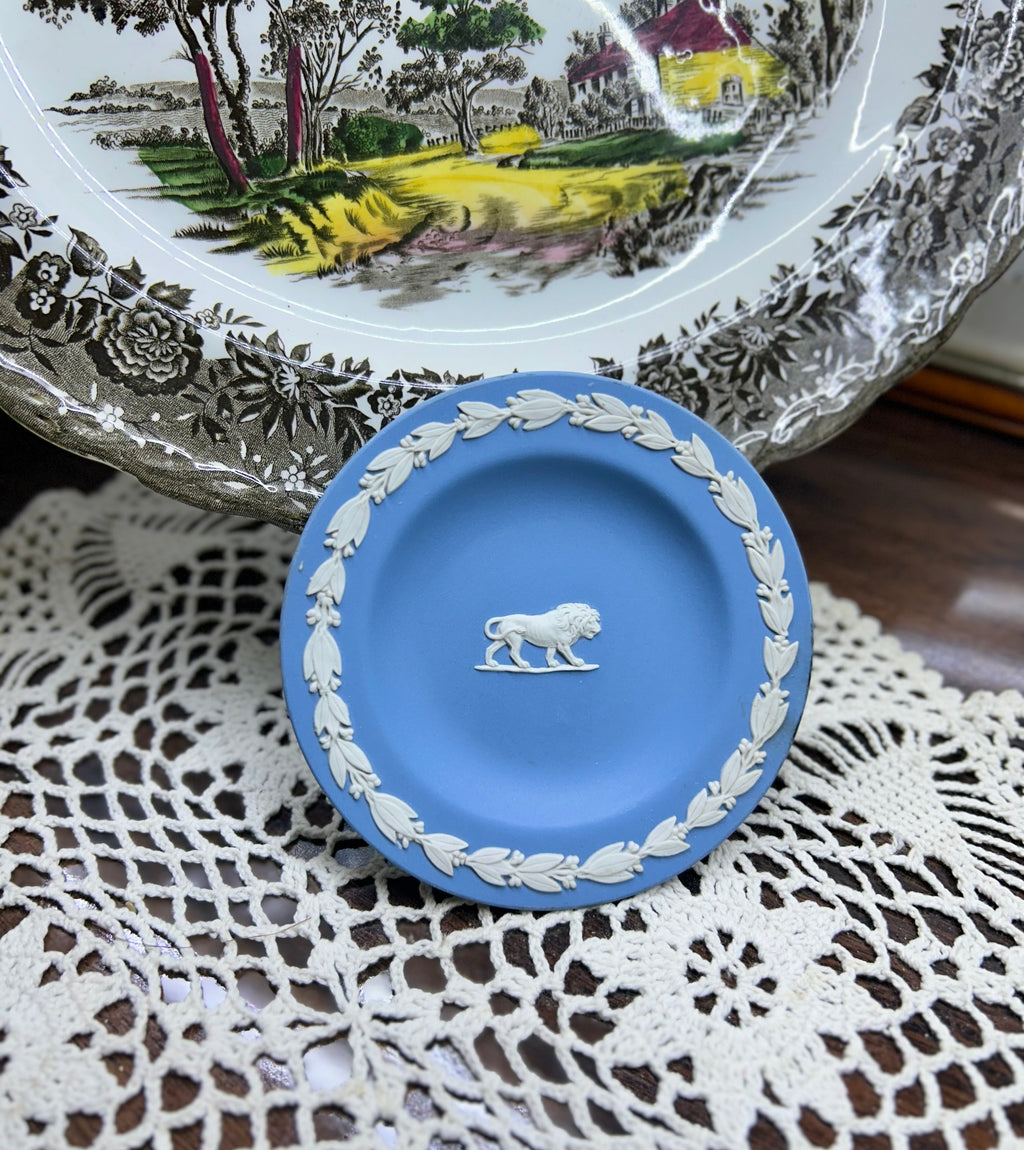 Vintage Wedgwood Jasperware Zodiac Leo the Lion blue pin dish