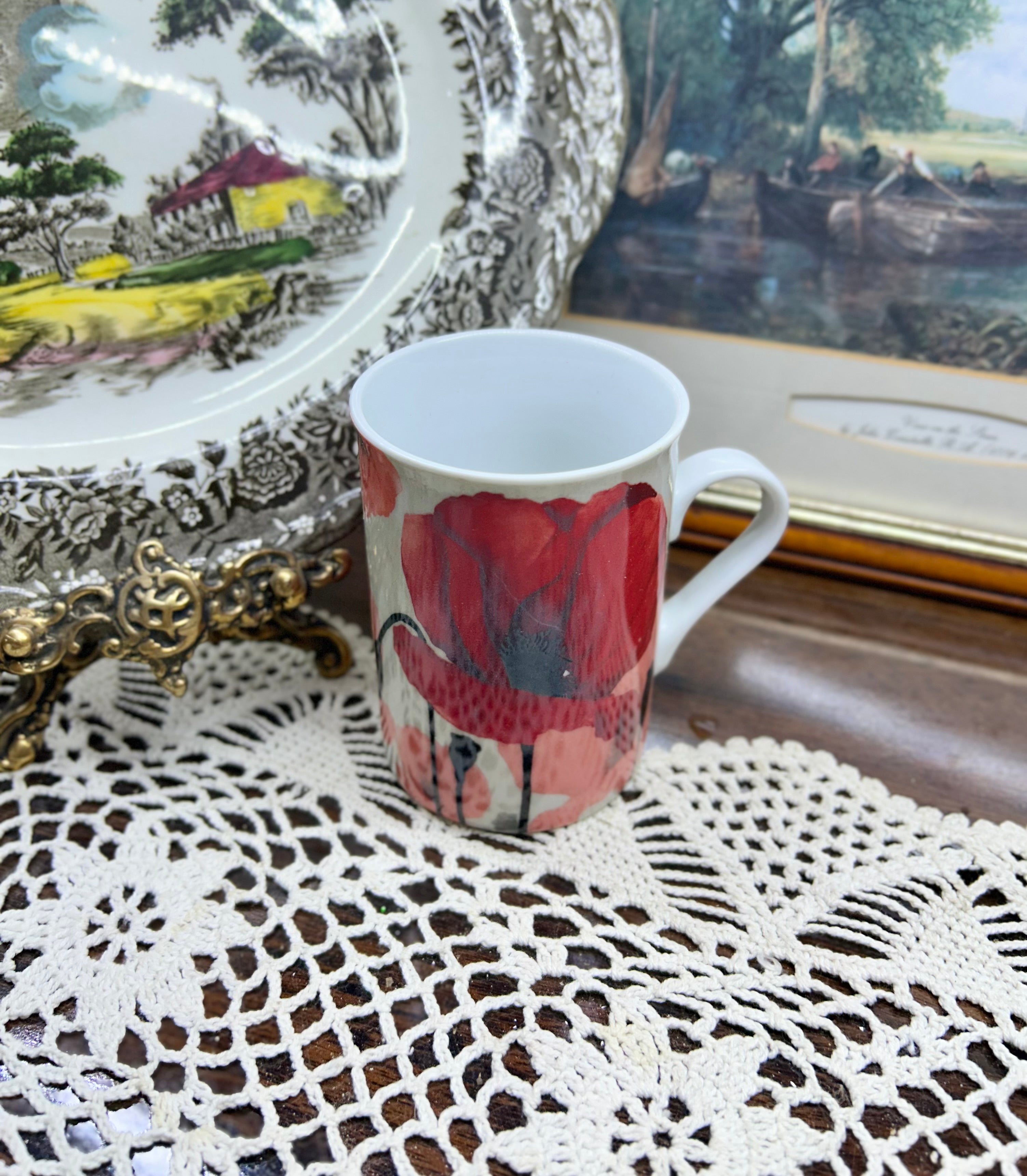 Vibrant red poppy design tea mug — ceramic
