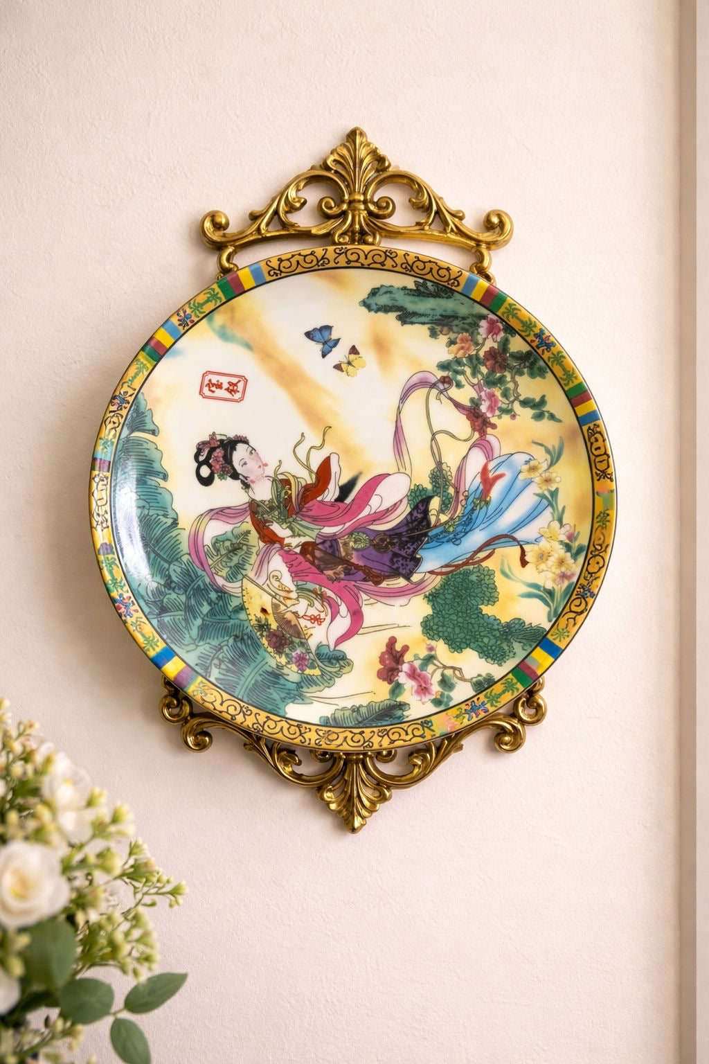 Vintage Imperial Jingdezhen porcelain plate  “Beauties of Red Mansion” Collection — JAPAN