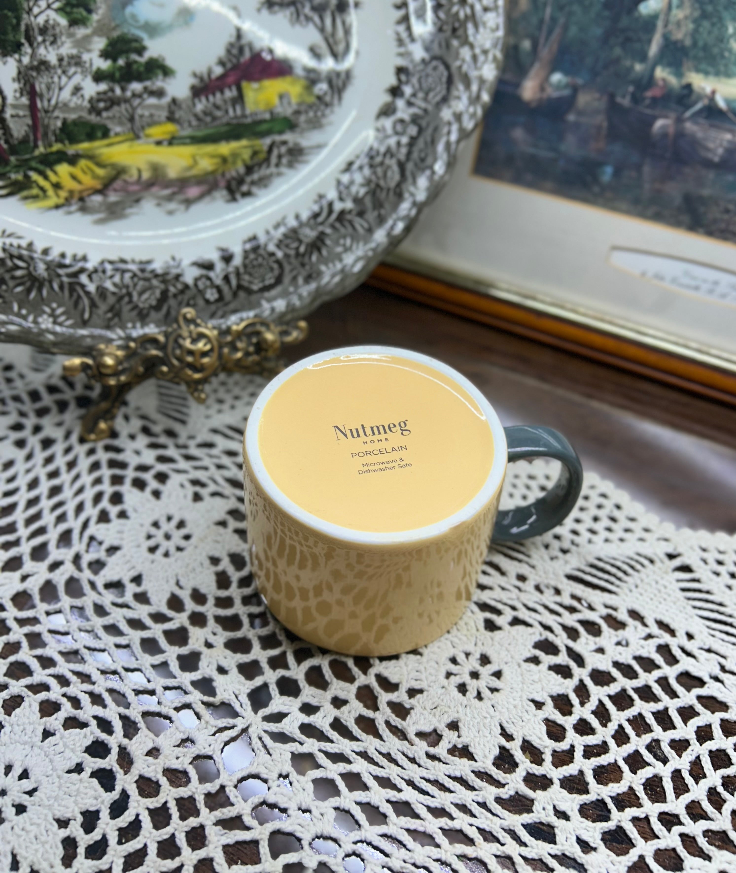 Nutmeg lion shaped mug — ceramic
