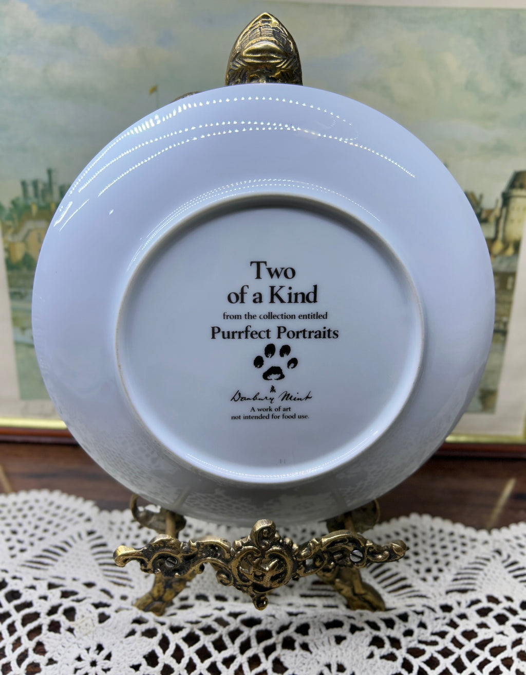 Decorative wall plate Danbury Mint collector plate titled "Two of a Kind" from the Purrfect Portraits collection 7”