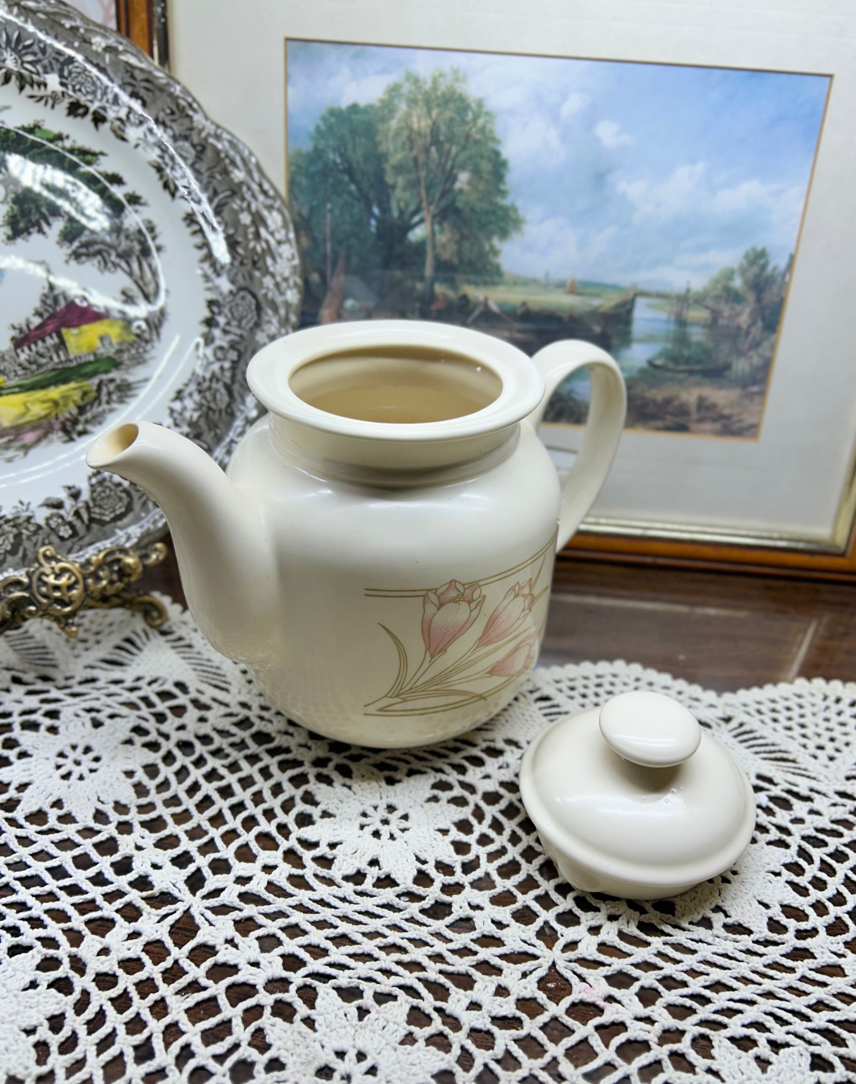 Vintage Biltons “Spring bouquet” teapot — Stoneware