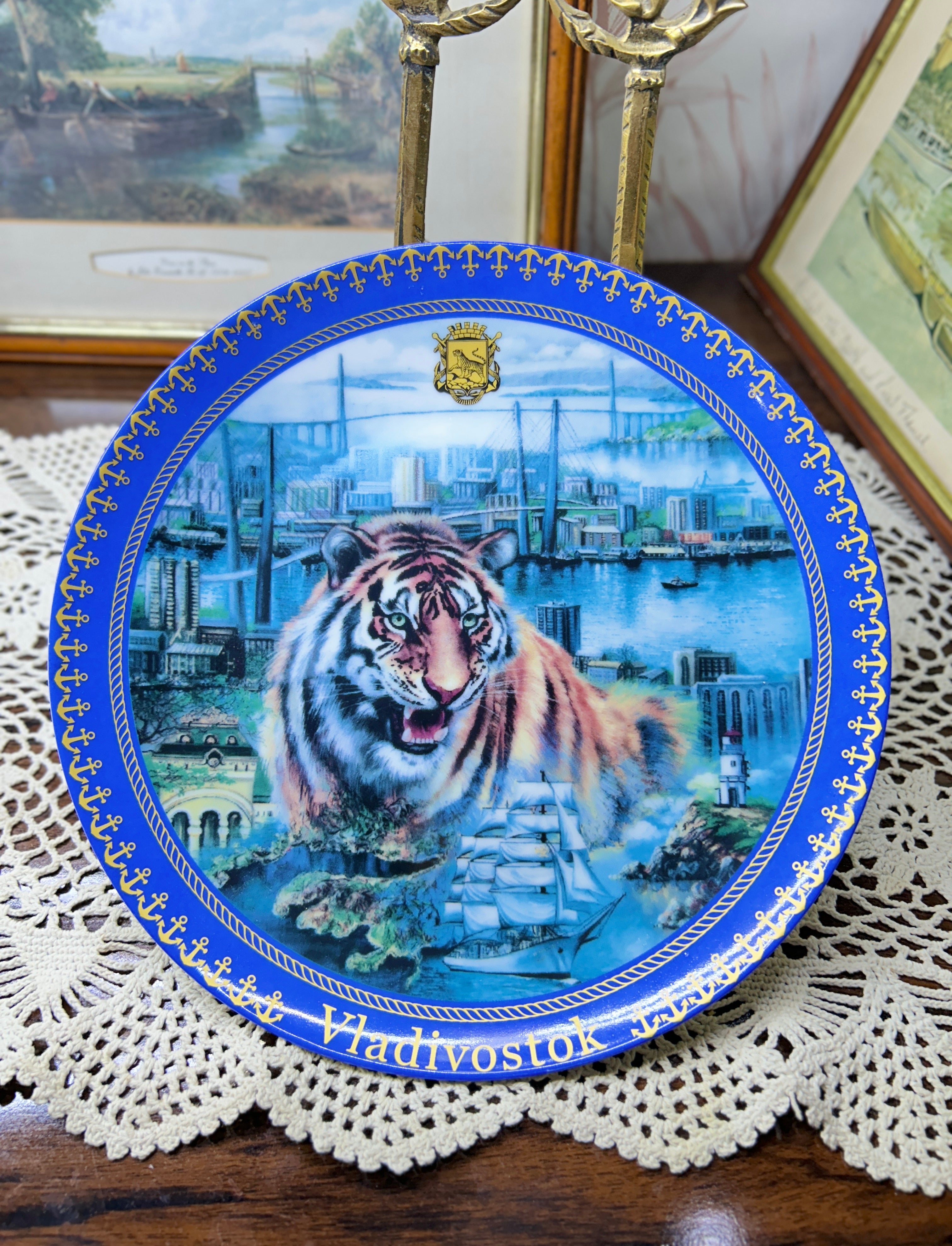 Decorative “Imperial Tiger” limited edition wall plate — Russia 12”