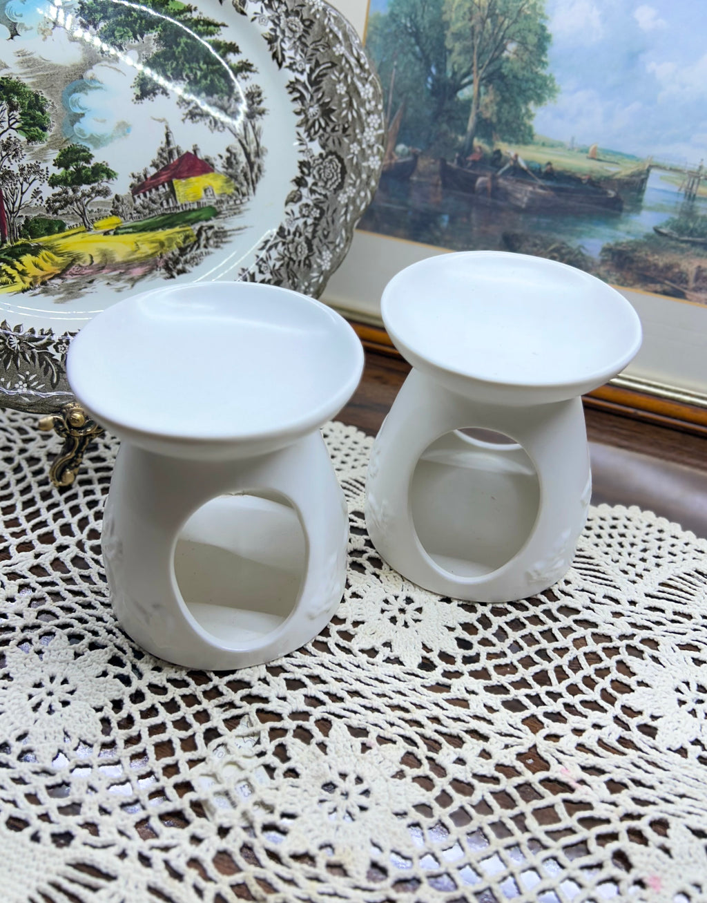 Ceramic embossed white oil burner/ diffuser - England