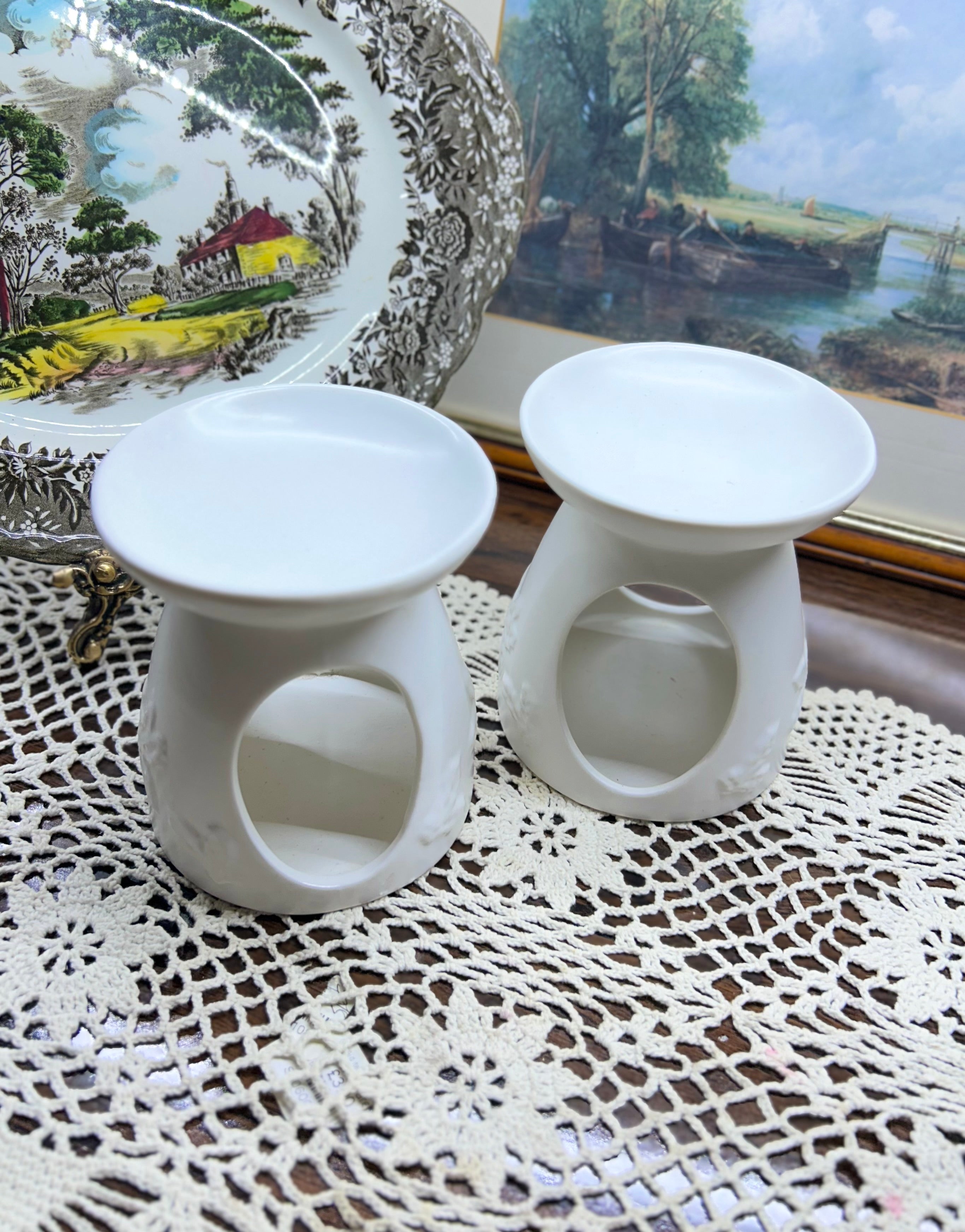 Ceramic embossed white oil burner/ diffuser - England