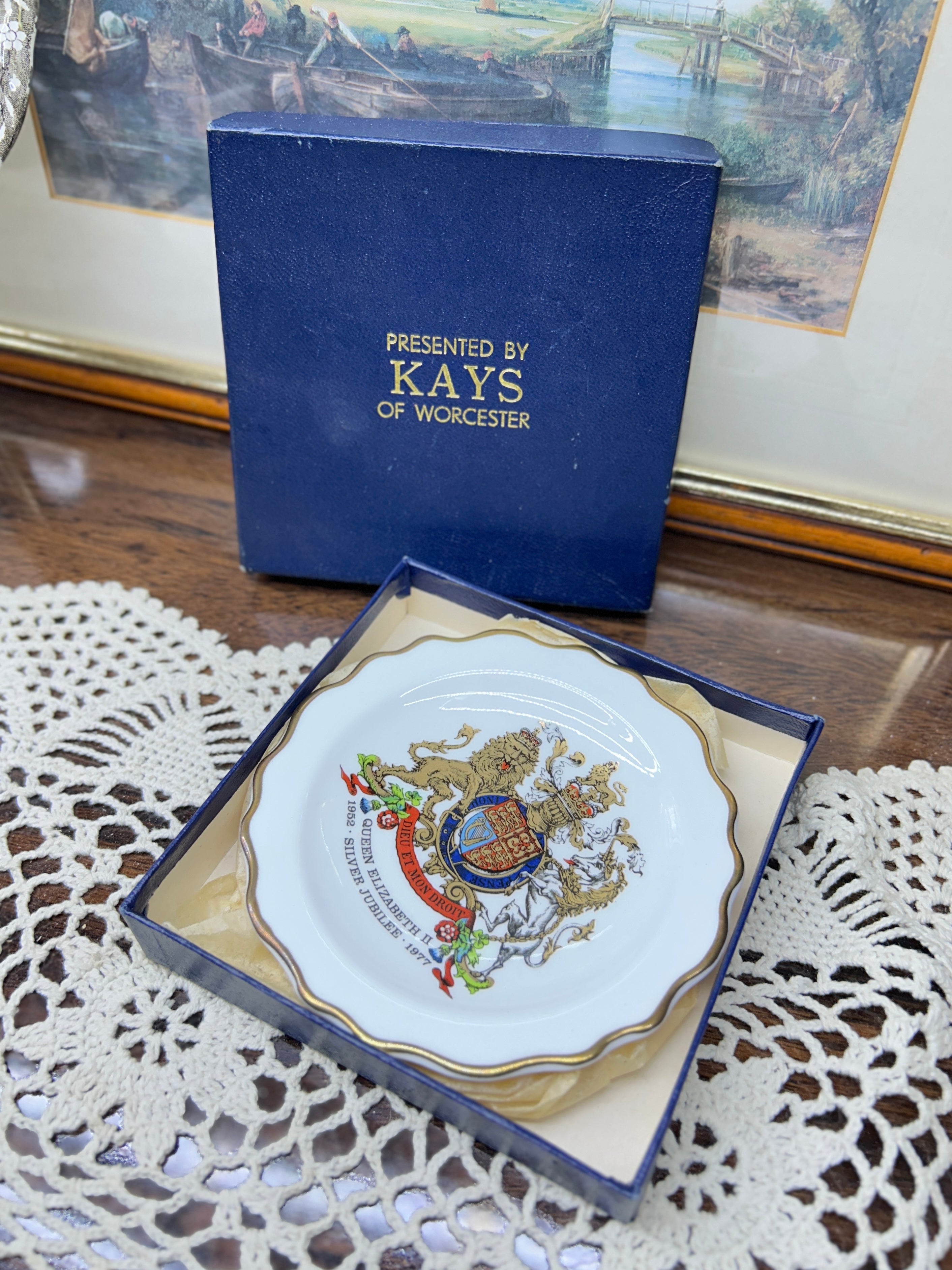 1977 Royal Stafford bone china dish — commemorating the Queen Elizabeth II Silver Jubilee (boxed)