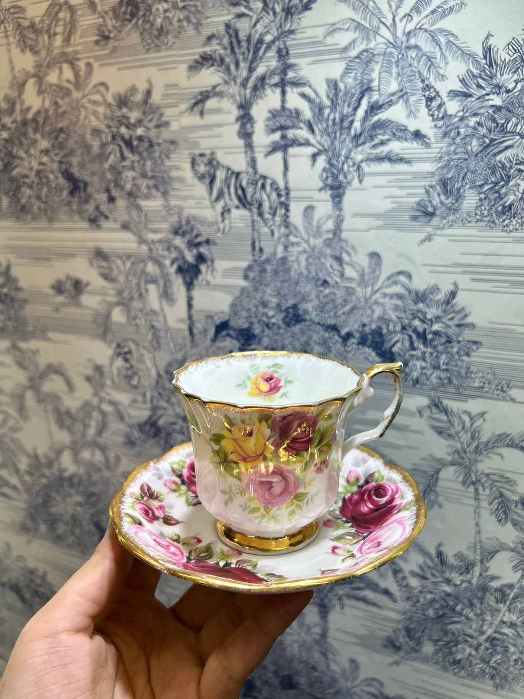 Vintage l Royal Albert & Elizabethan teacup and saucer in the "Ruby " pattern — England