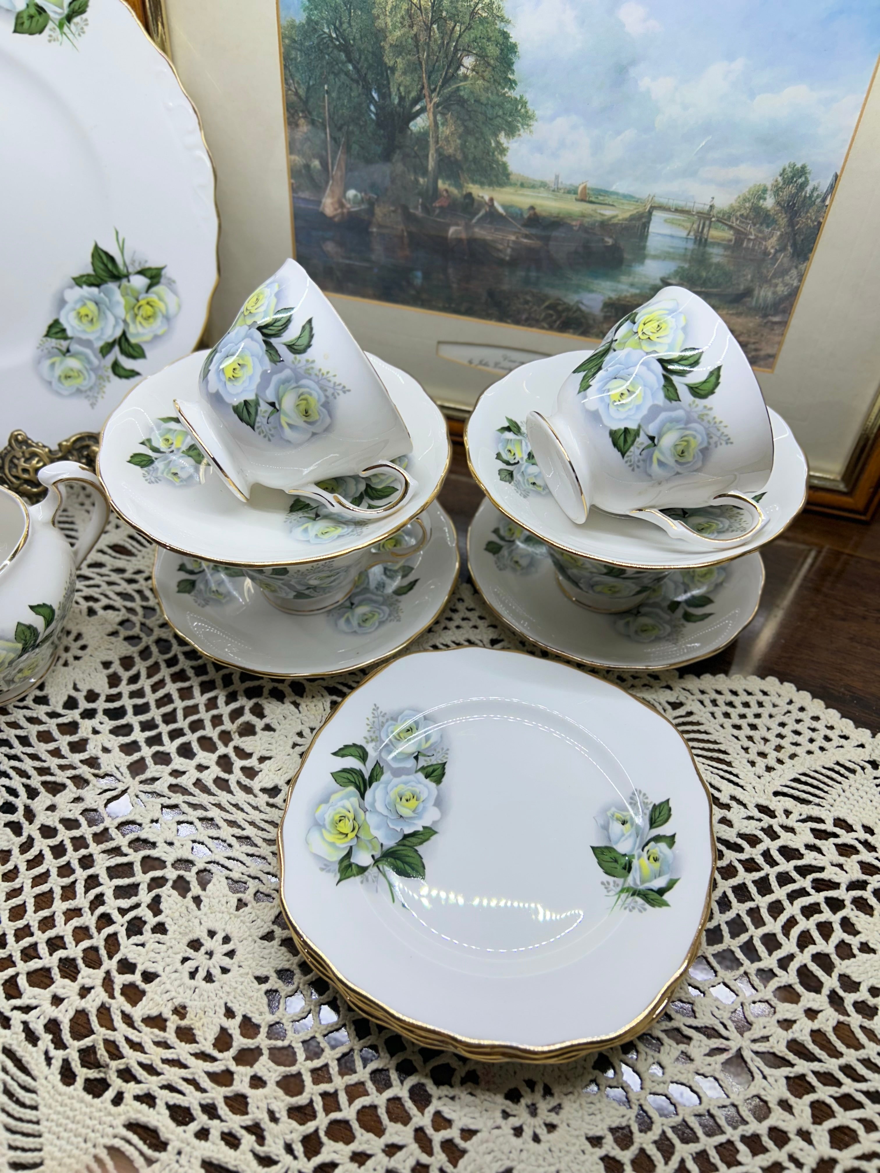 Royal Malvern “white roses” tea set, fine bone China — Serving of four