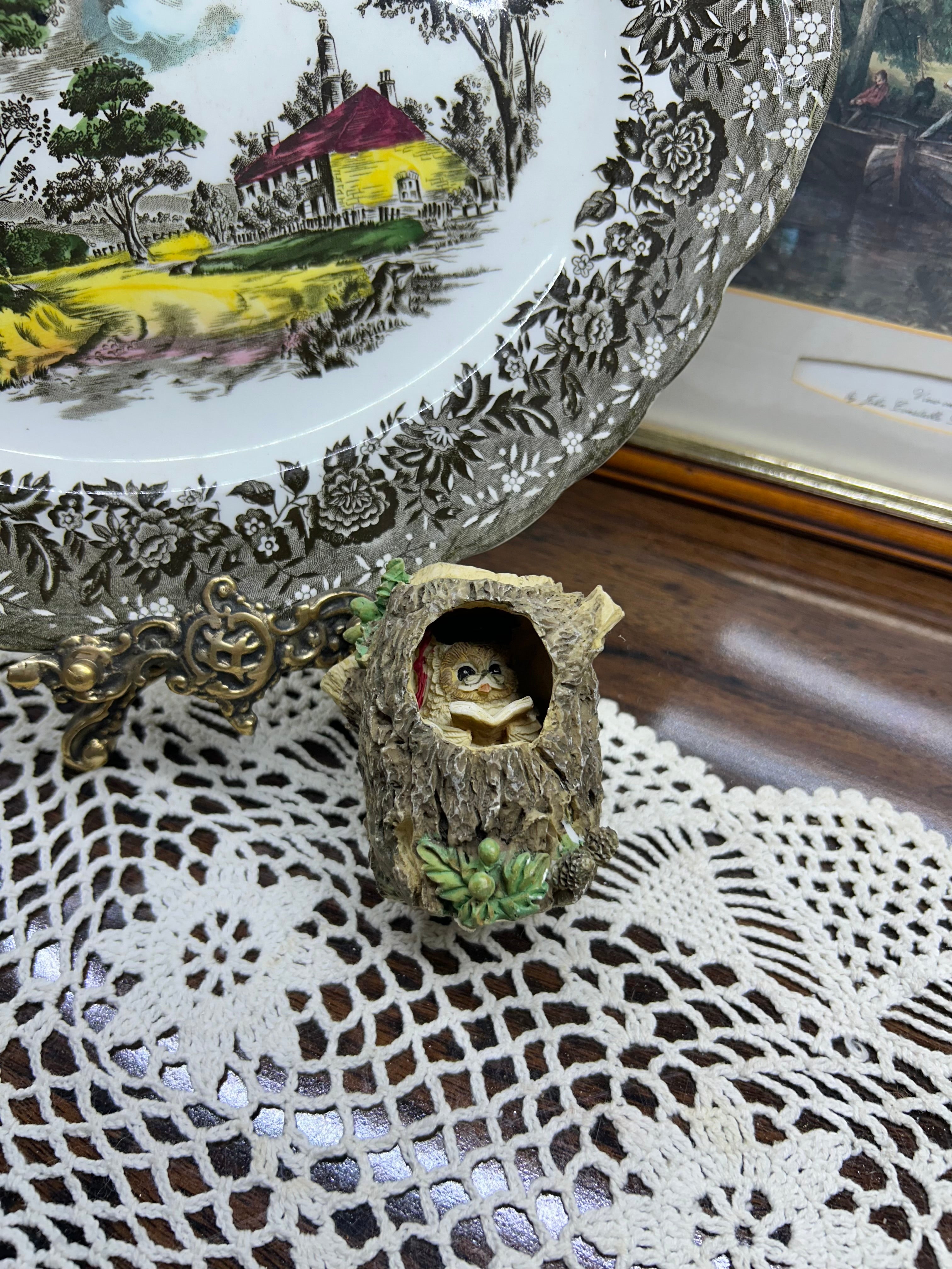 Vintage scholarly owl figurine depicted reading inside a tree stump - 1995