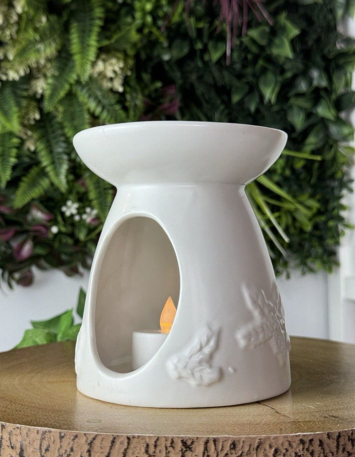 Ceramic embossed white oil burner/ diffuser - England