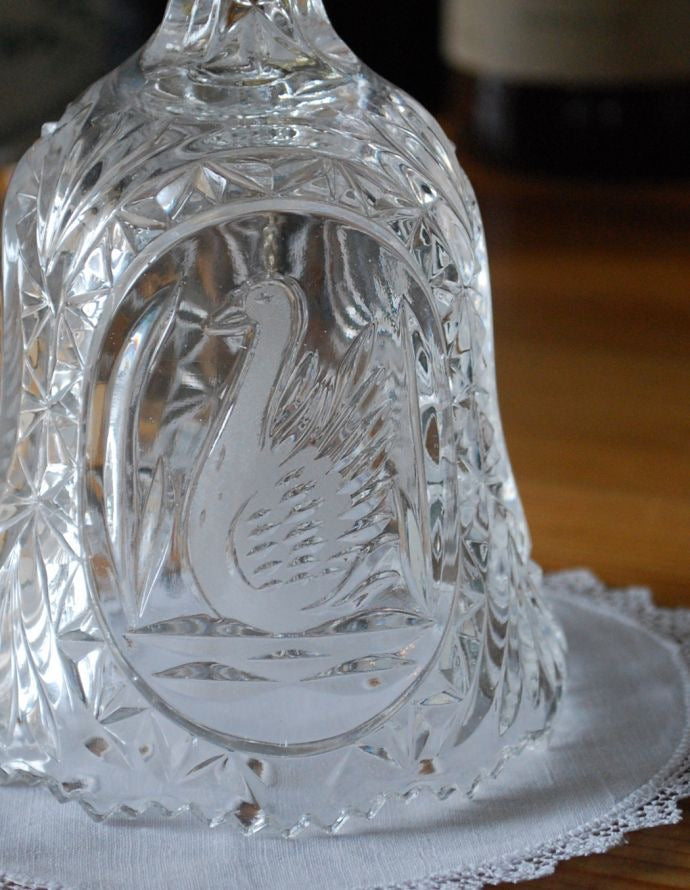 LARGE vintage Hofbauer Byrdes 24% lead crystal hand bell with a bird etched design