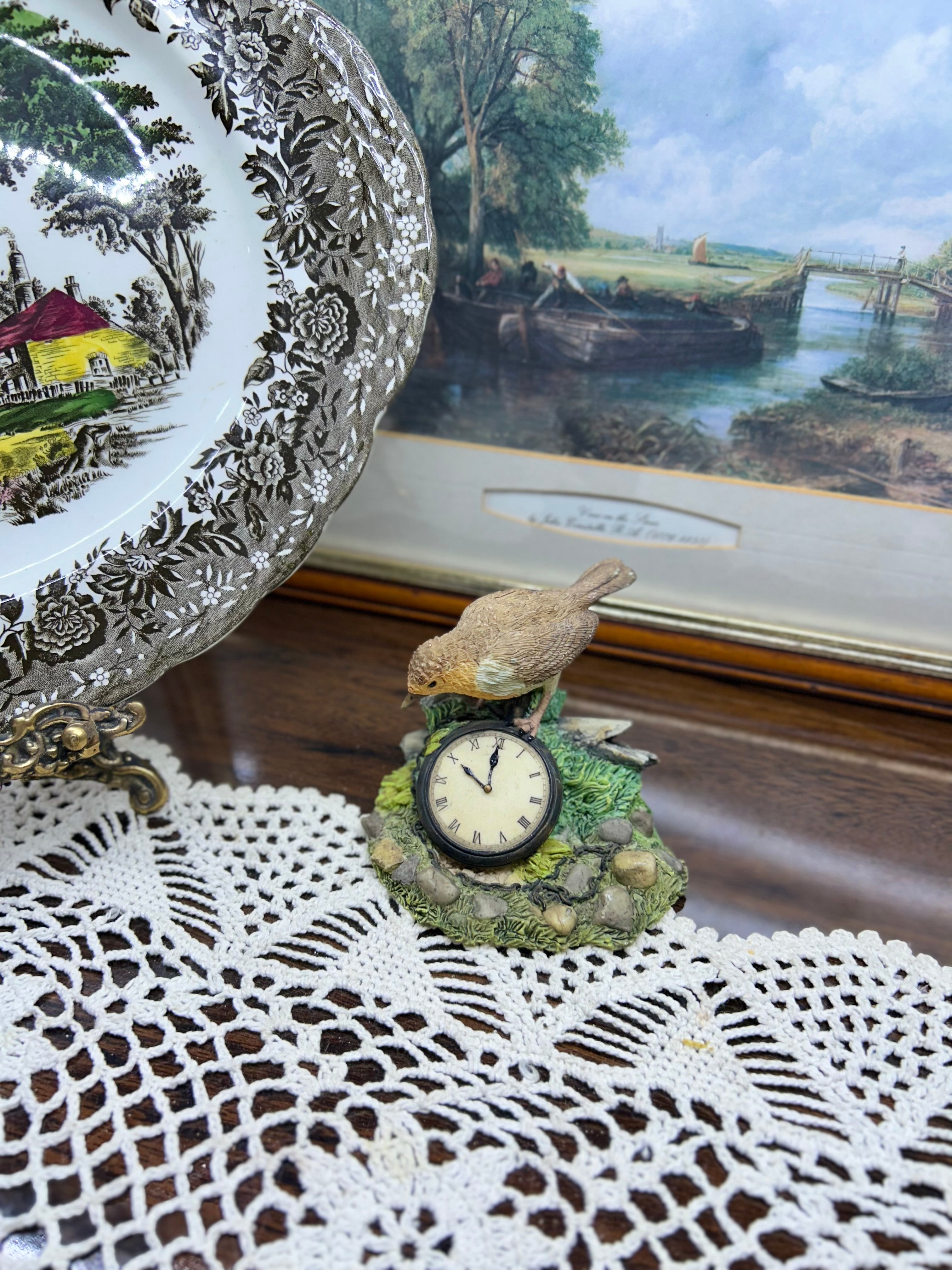 Leonardo Collection Porcelain Robin Figurine featuring a small clock embedded in the base