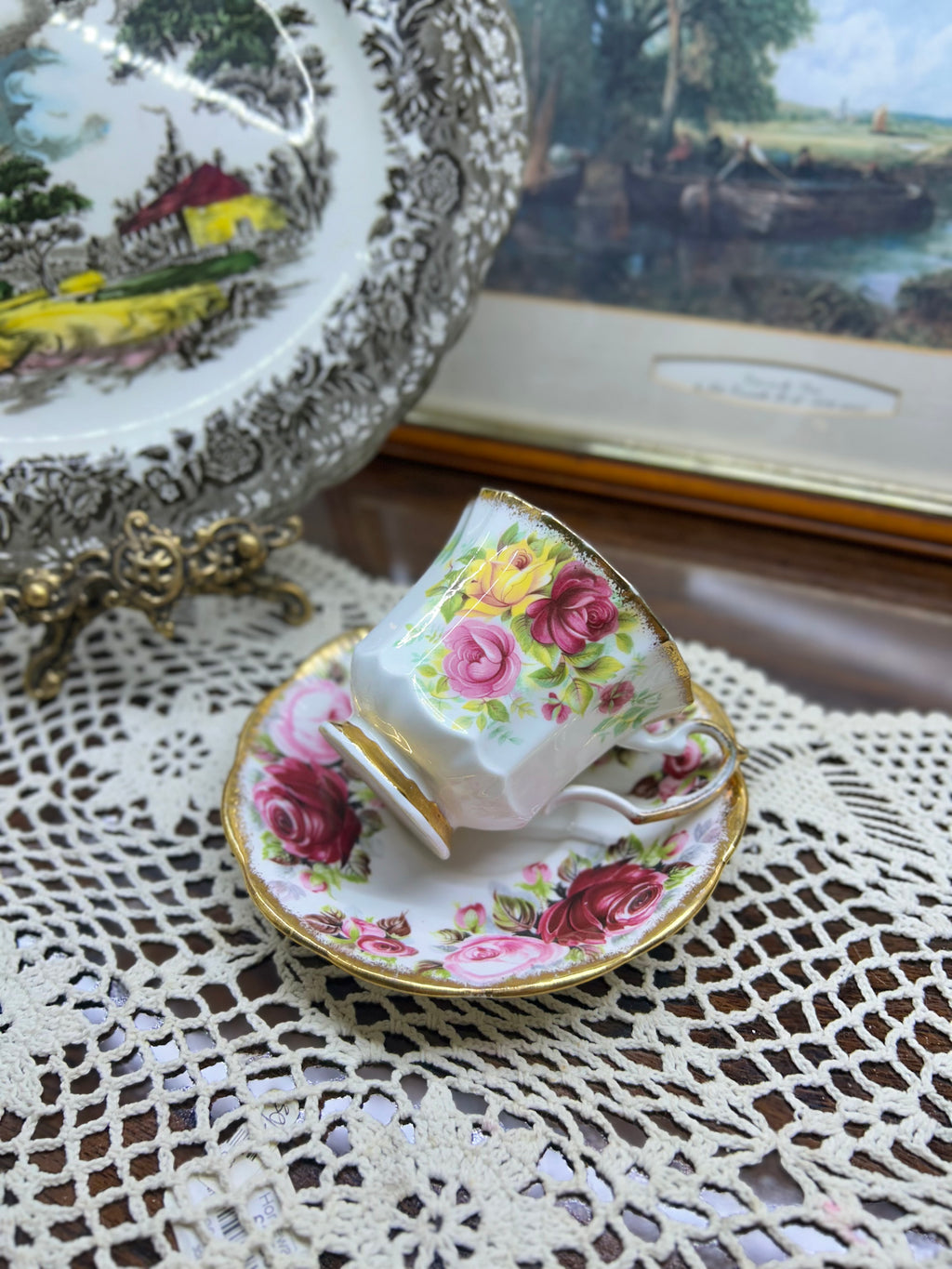 Vintage l Royal Albert & Elizabethan teacup and saucer in the "Ruby " pattern — England