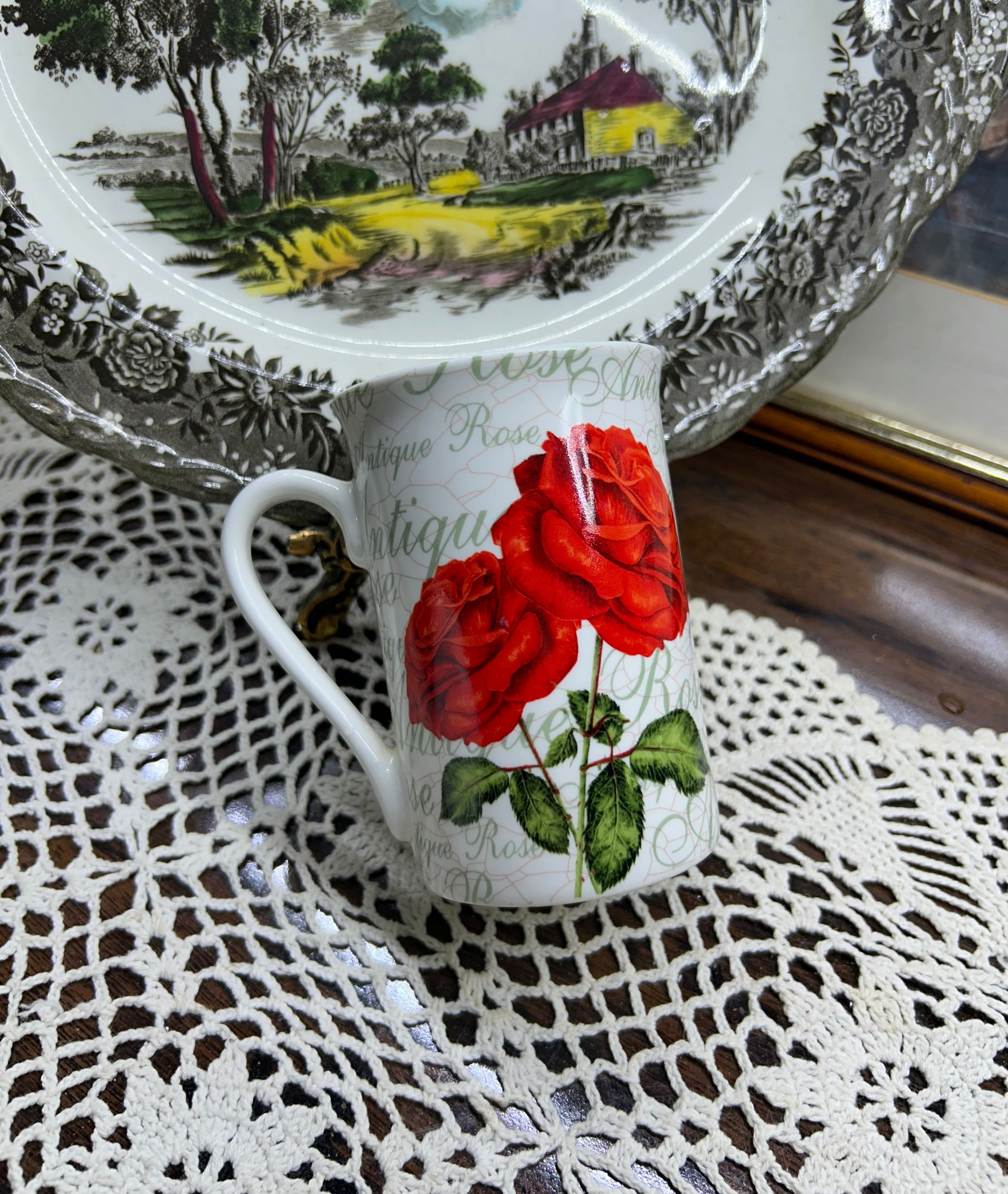Vintage heritage floral design tea mug — fine bone China