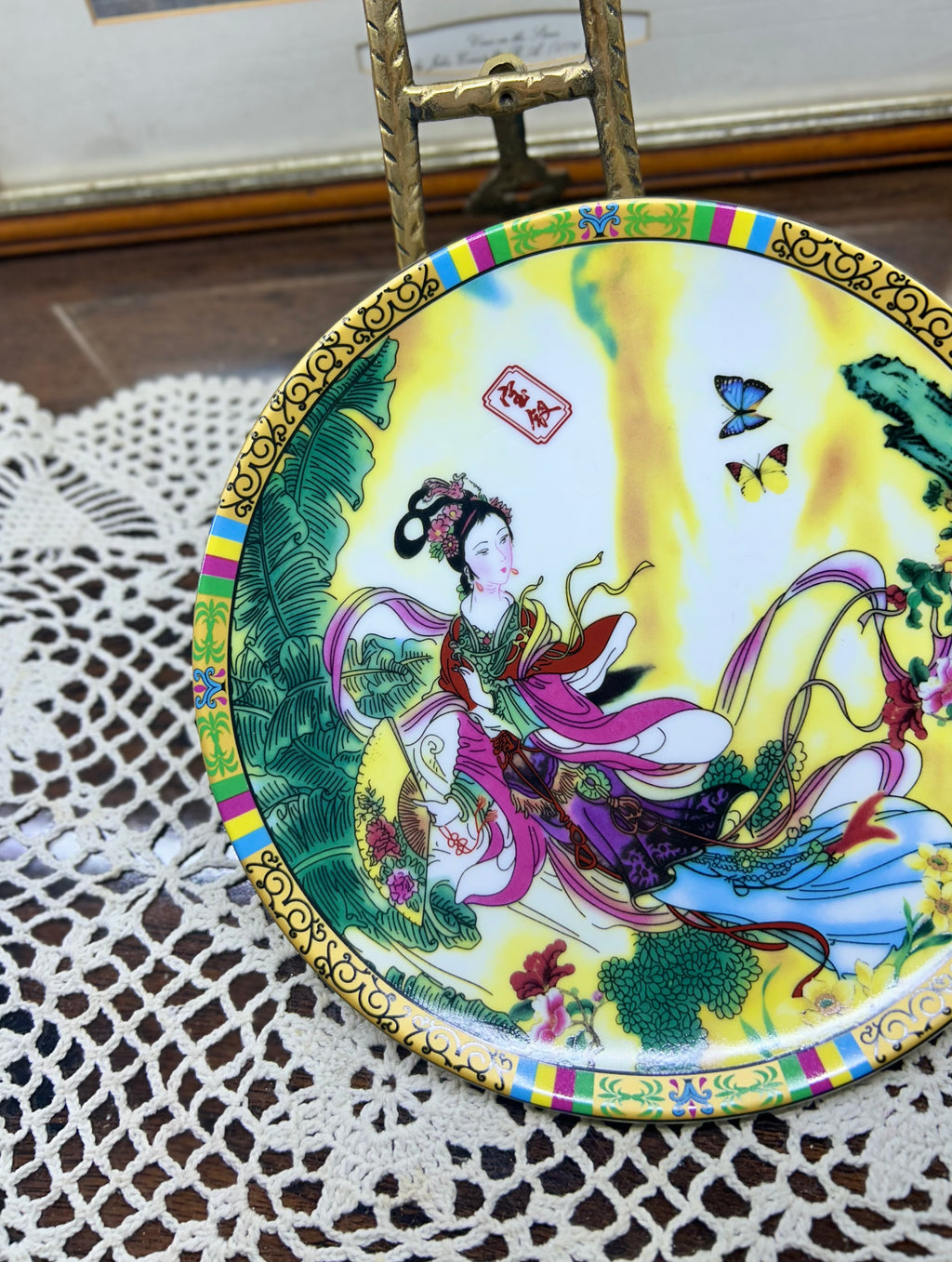 Vintage Imperial Jingdezhen porcelain plate  “Beauties of Red Mansion” Collection — JAPAN