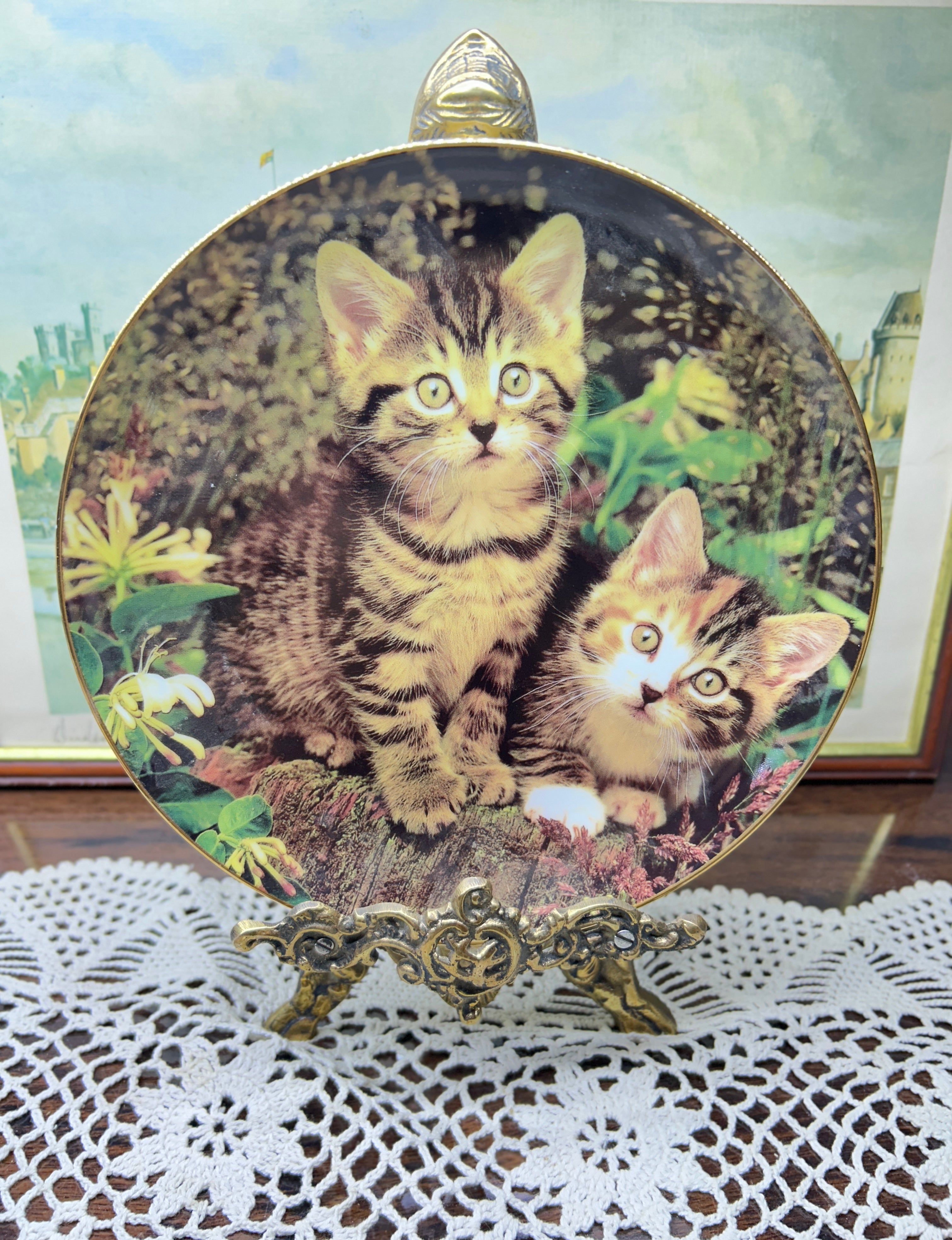 Decorative wall plate Danbury Mint collector plate features two tabby kittens in the "Purrfect Portraits" series 7”