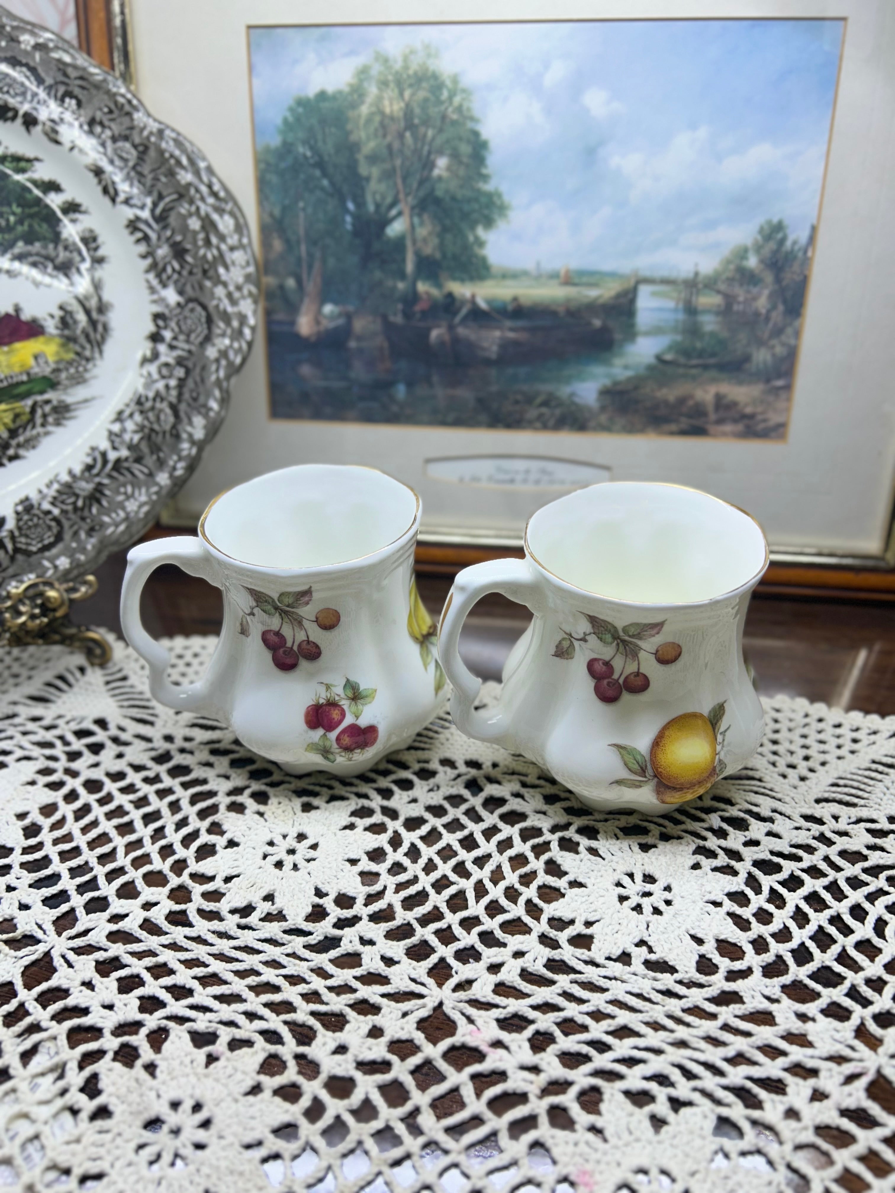 QUEENS fine bone China mugs from the fruit series — Set of 2