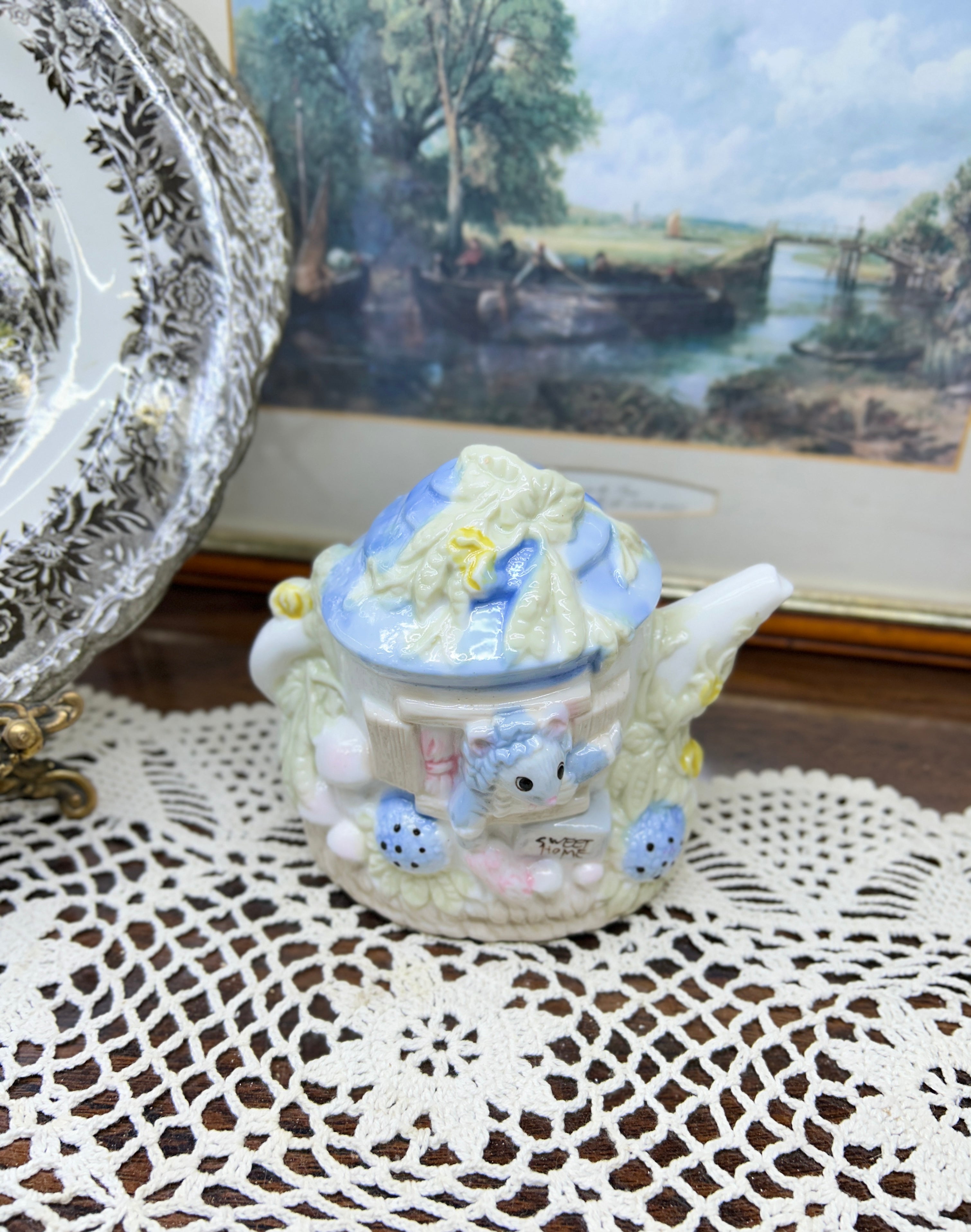 Vintage ceramic teapot shaped “sweet mouse house” — England