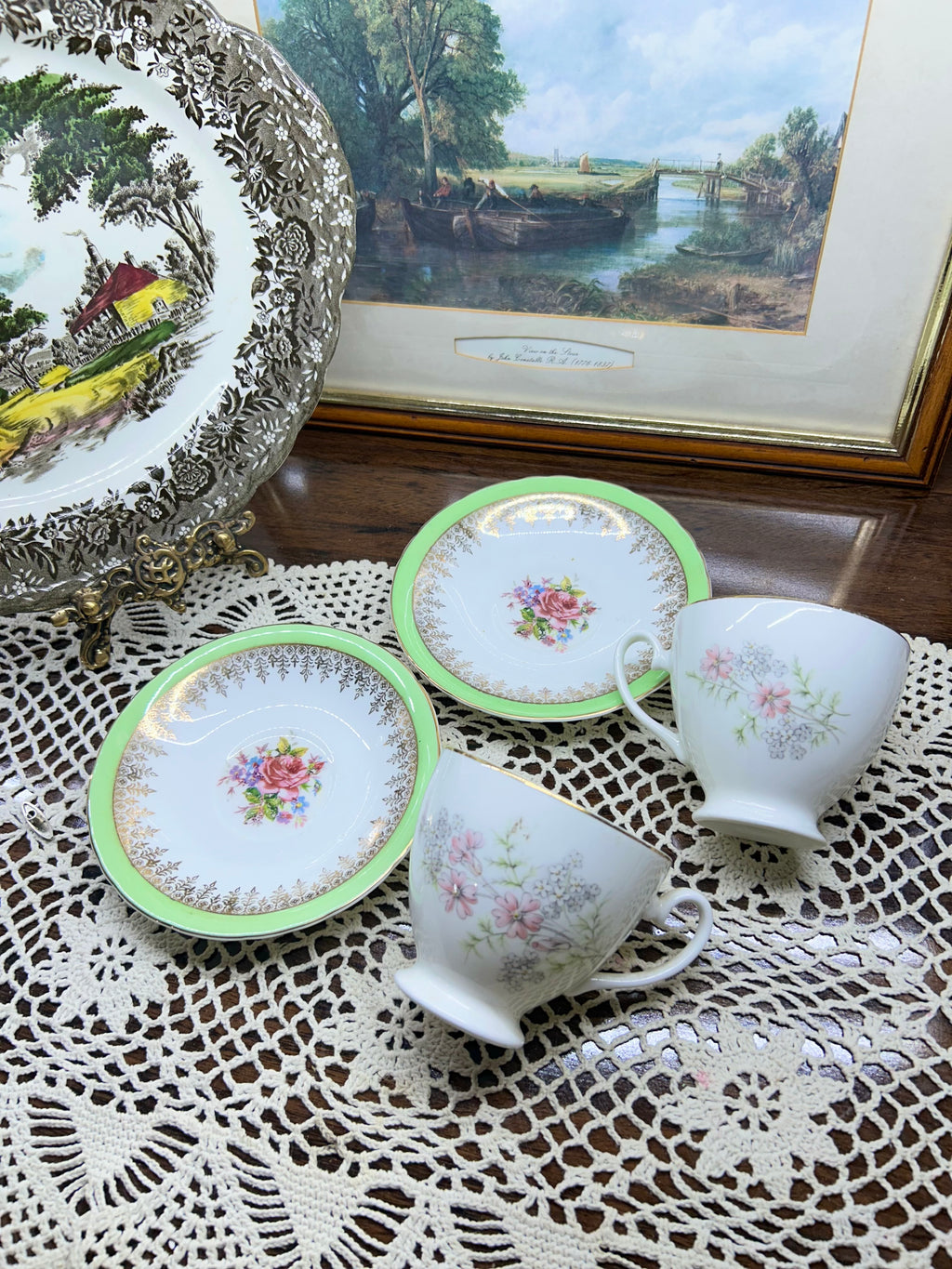 Vintage cup & saucer set in the delicate floral pattern