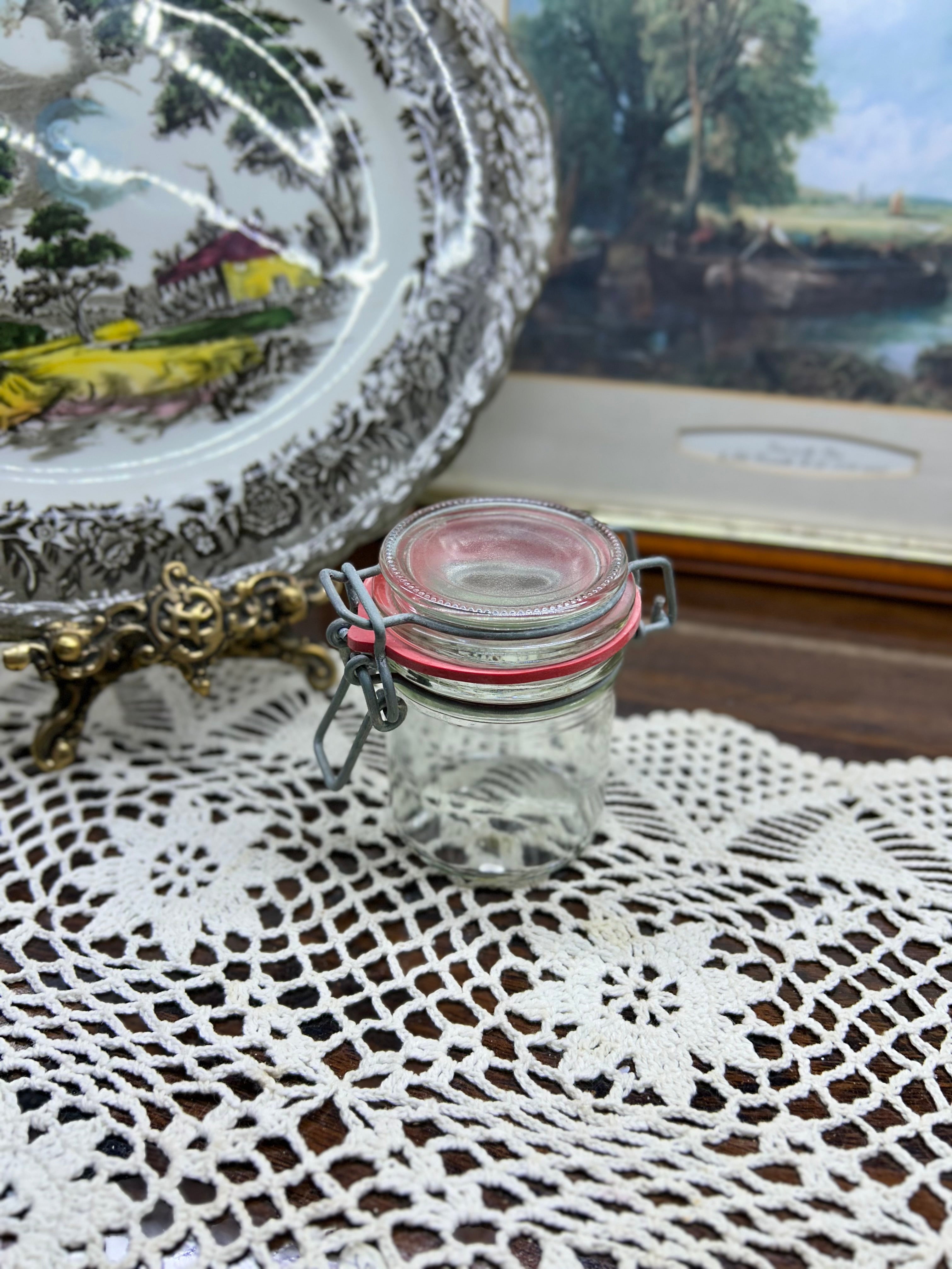 Vintage-style glass preserving jar, 135 ml clip-top jar.