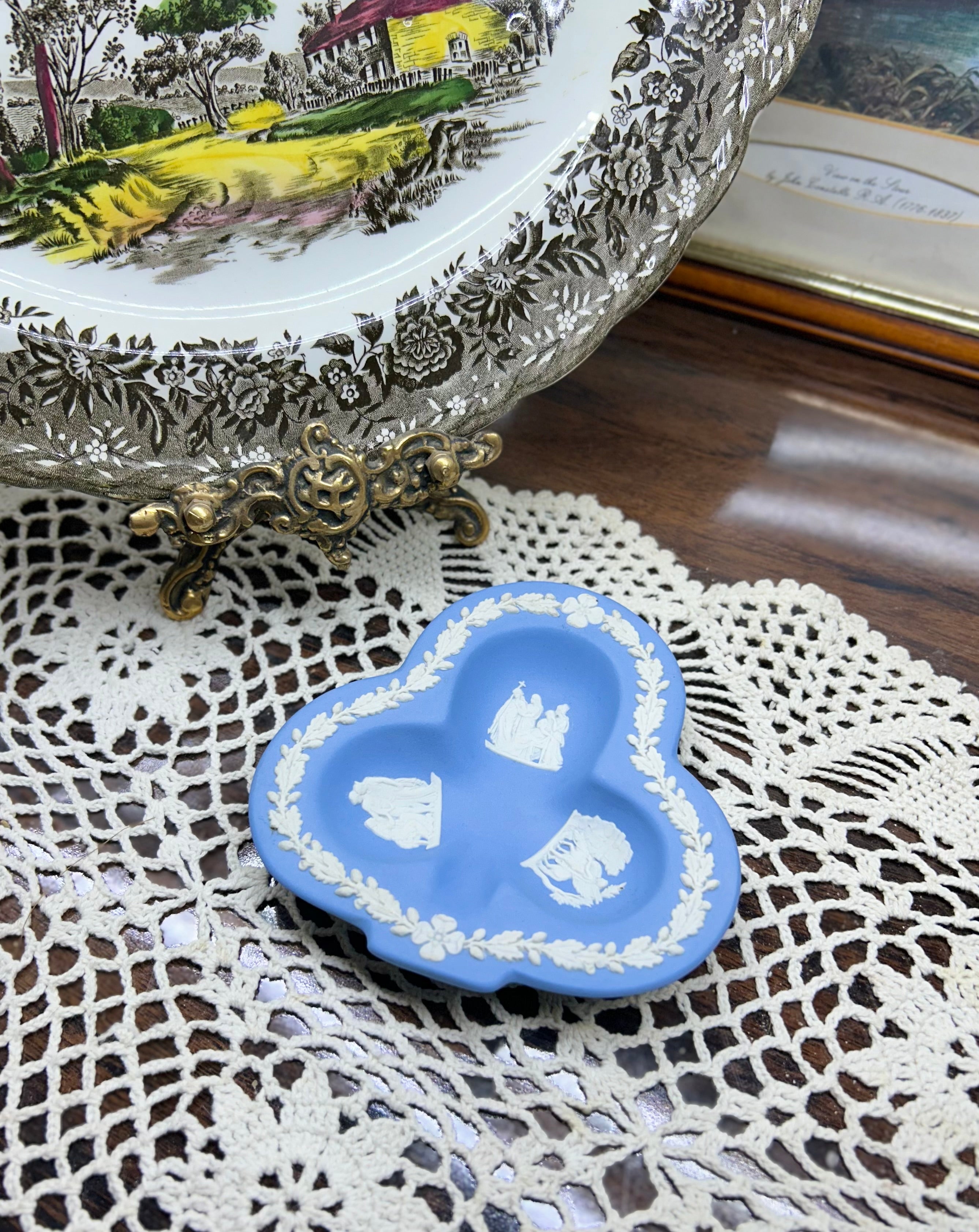 Vintage Wedgwood Jasperware club-shaped pin dish — featuring white classical reliefs on a blue background