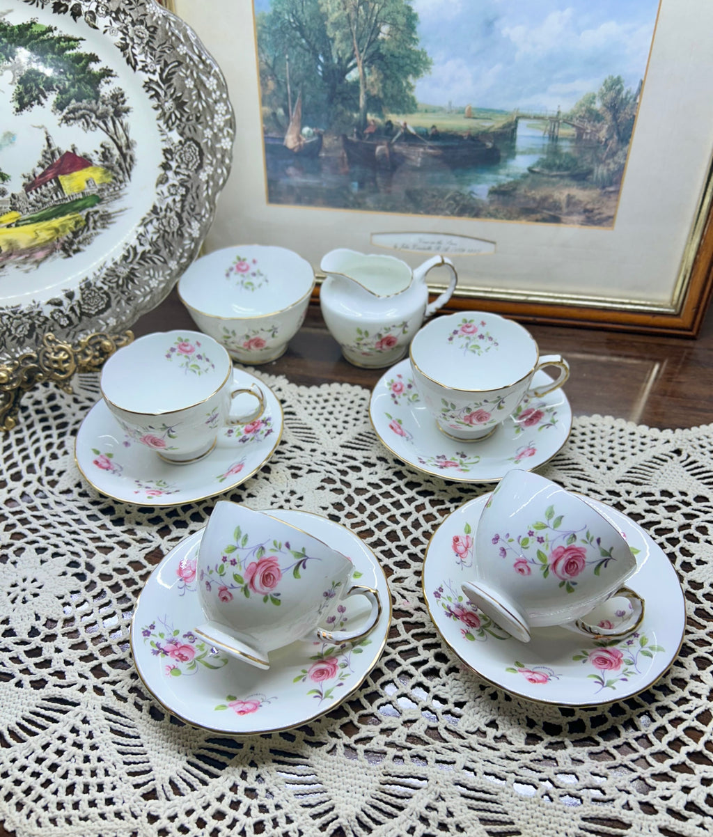 Vintage Sutherland pink roses coffee cups & saucers “English rose bud” pattern — England