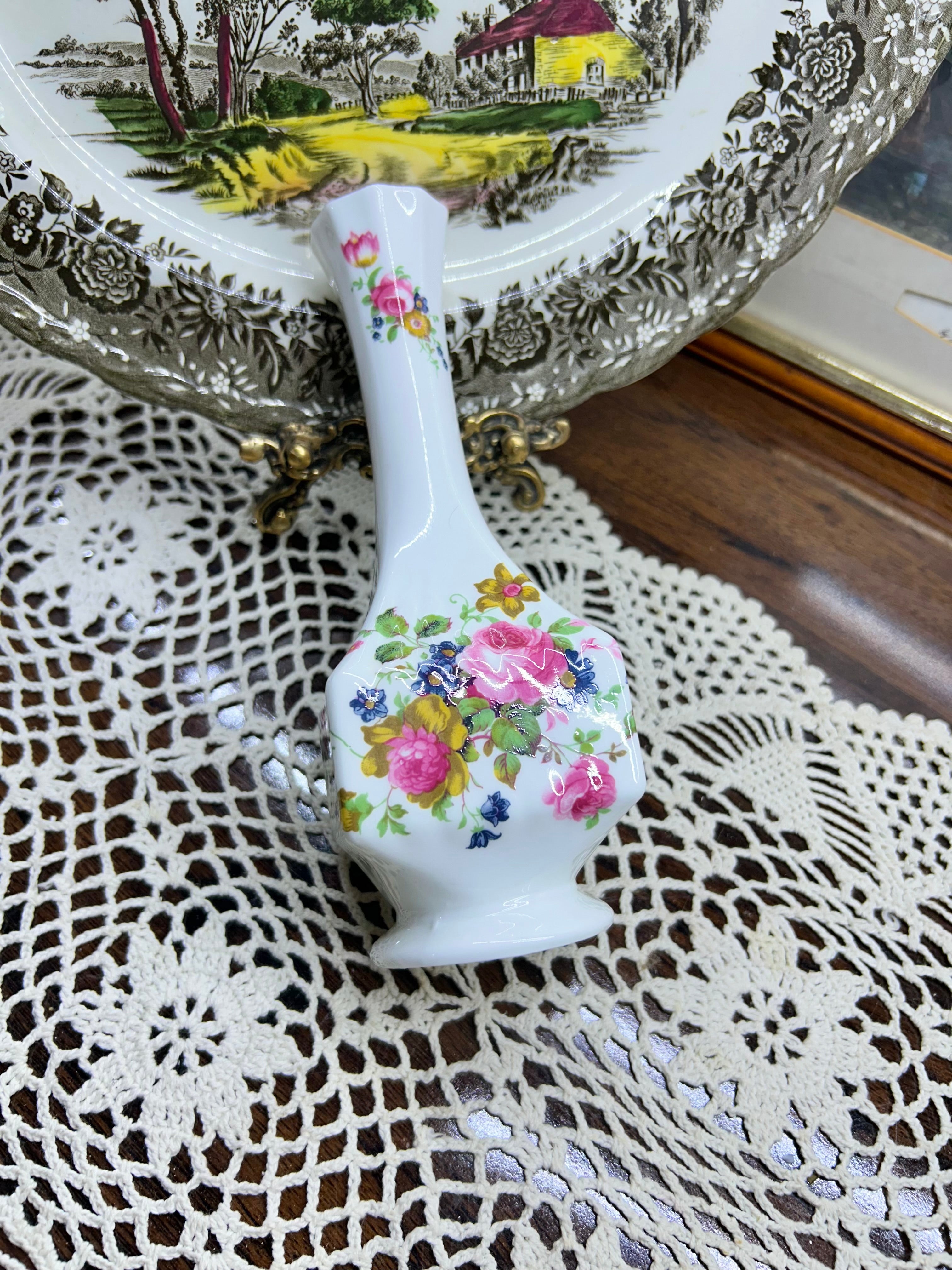 Vantage crown Staffordshire floral rose pattern lidded patterned vase — 7”