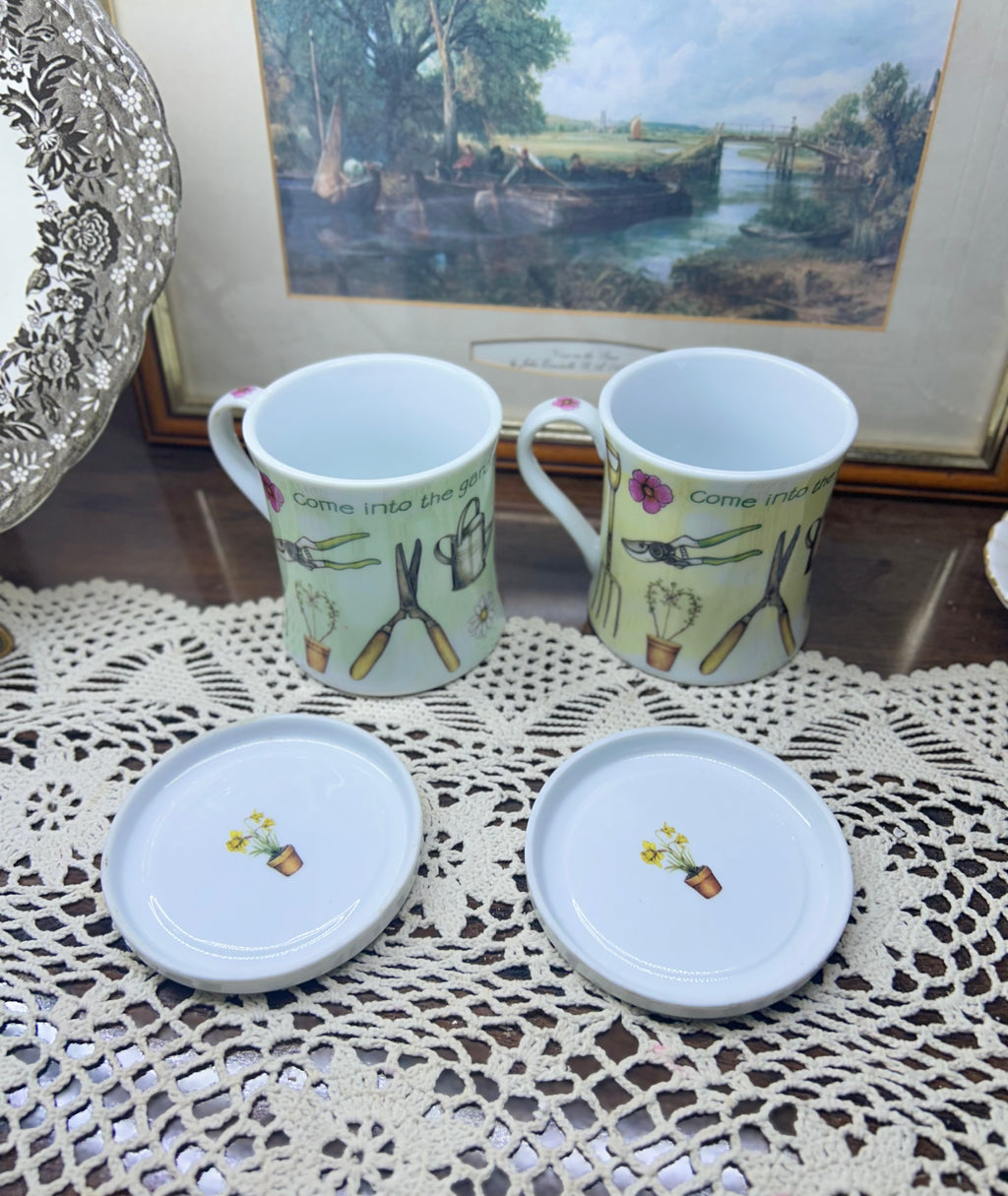 Leonardo collection “ come into the garden” lidded mugs — fine porcelain