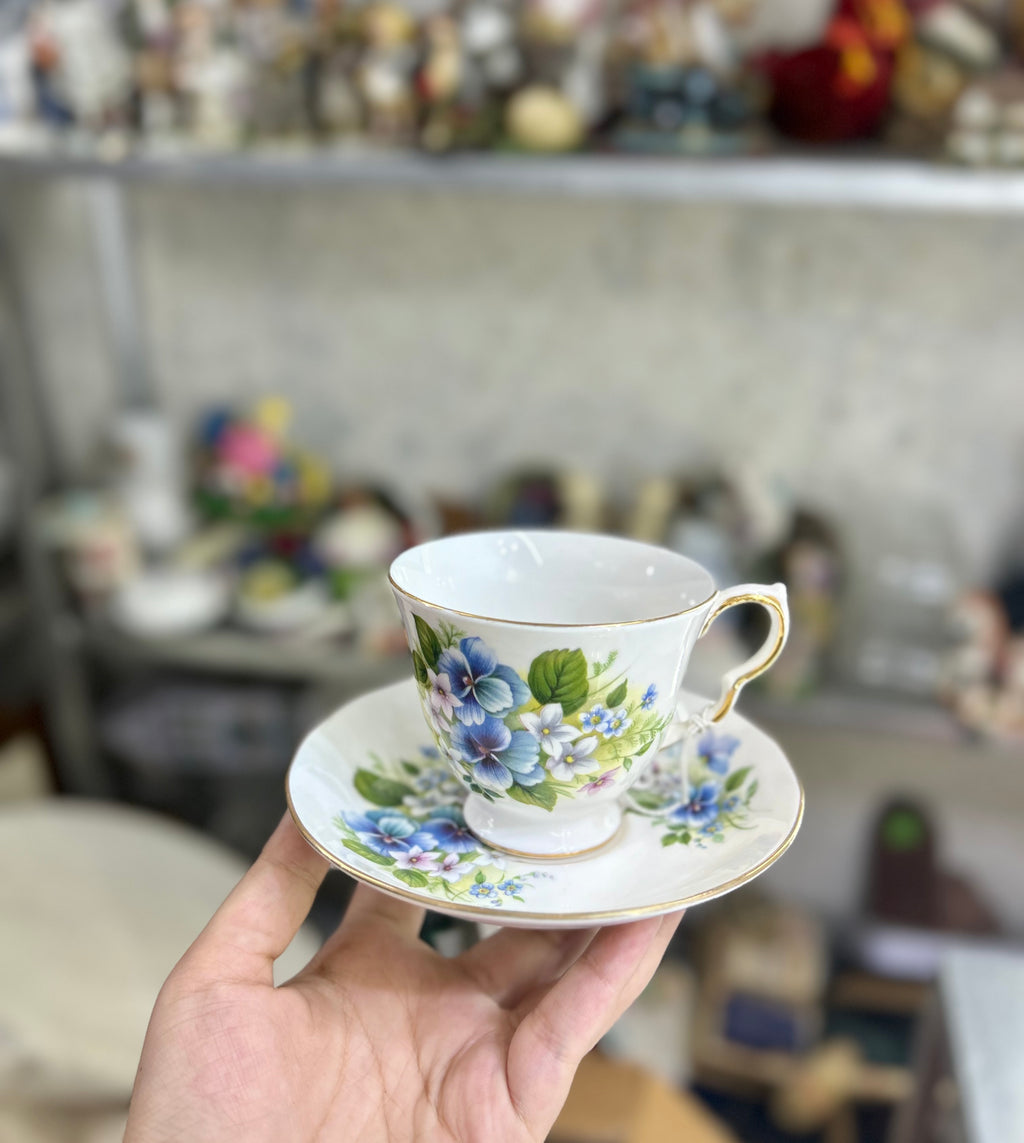 Vintage QUEEN ANNE “Blue pansies” teacup & saucer — England