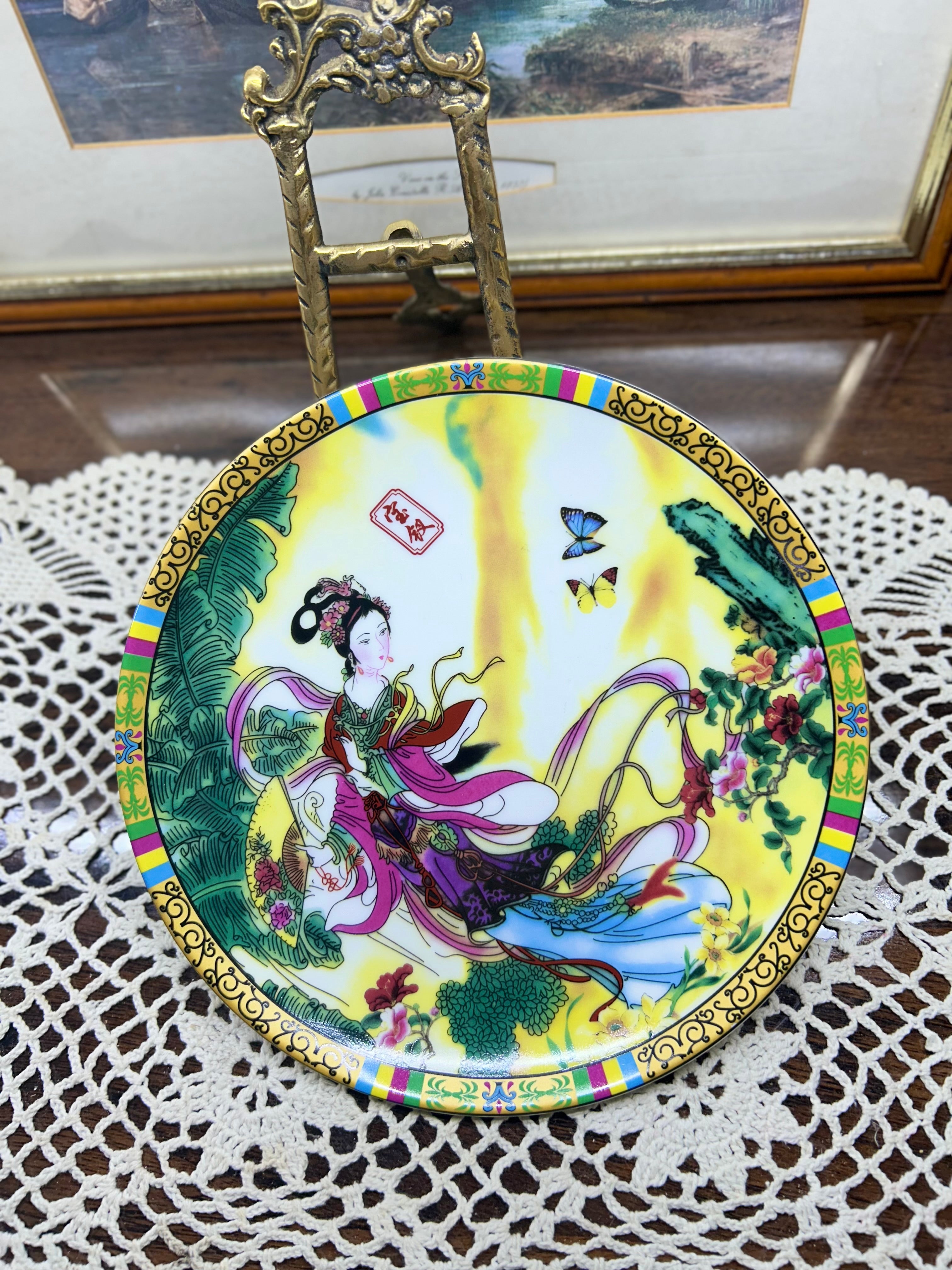 Vintage Imperial Jingdezhen porcelain plate  “Beauties of Red Mansion” Collection — JAPAN