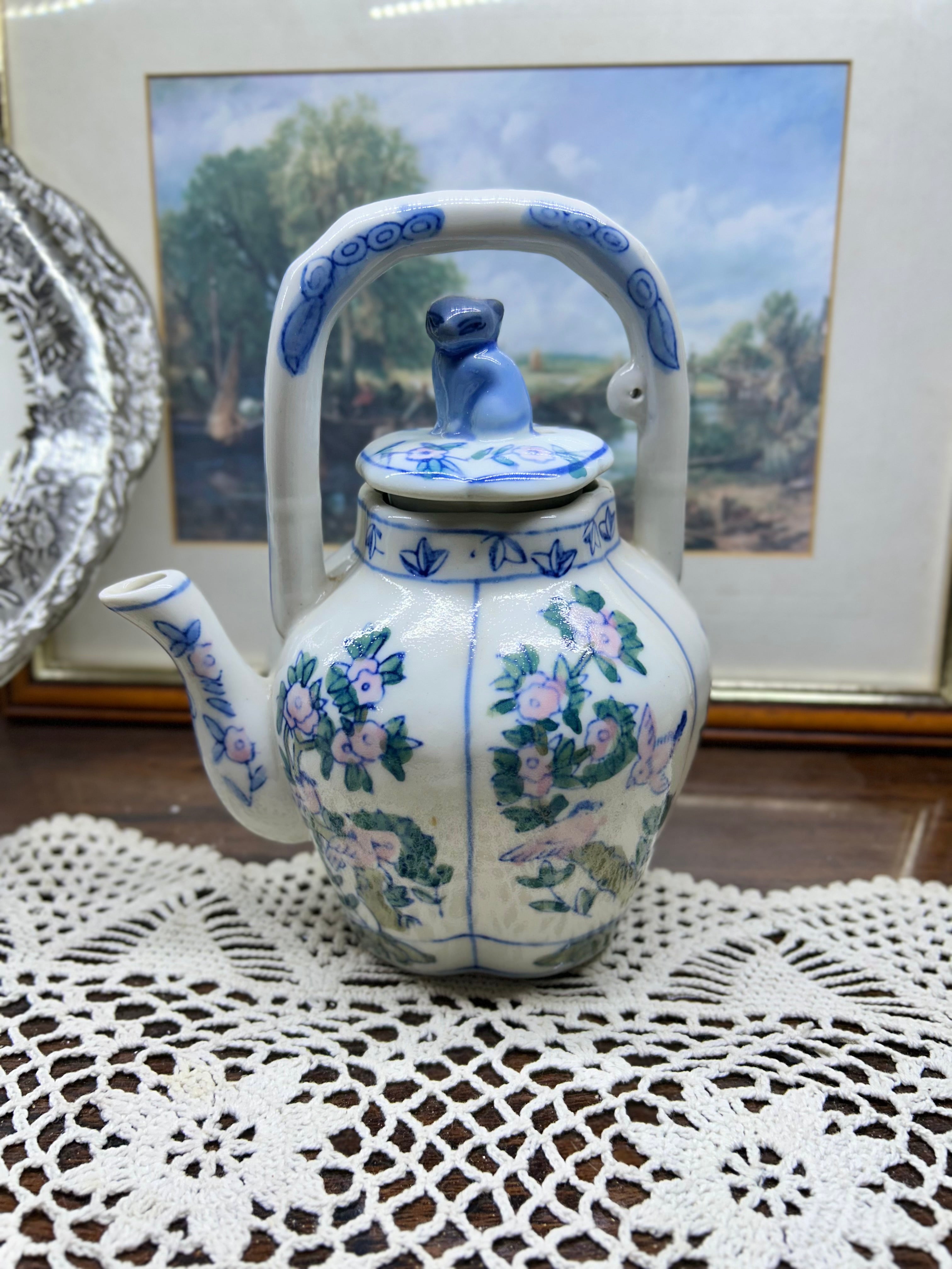 Vintage hand-painted Chinese porcelain tea pot