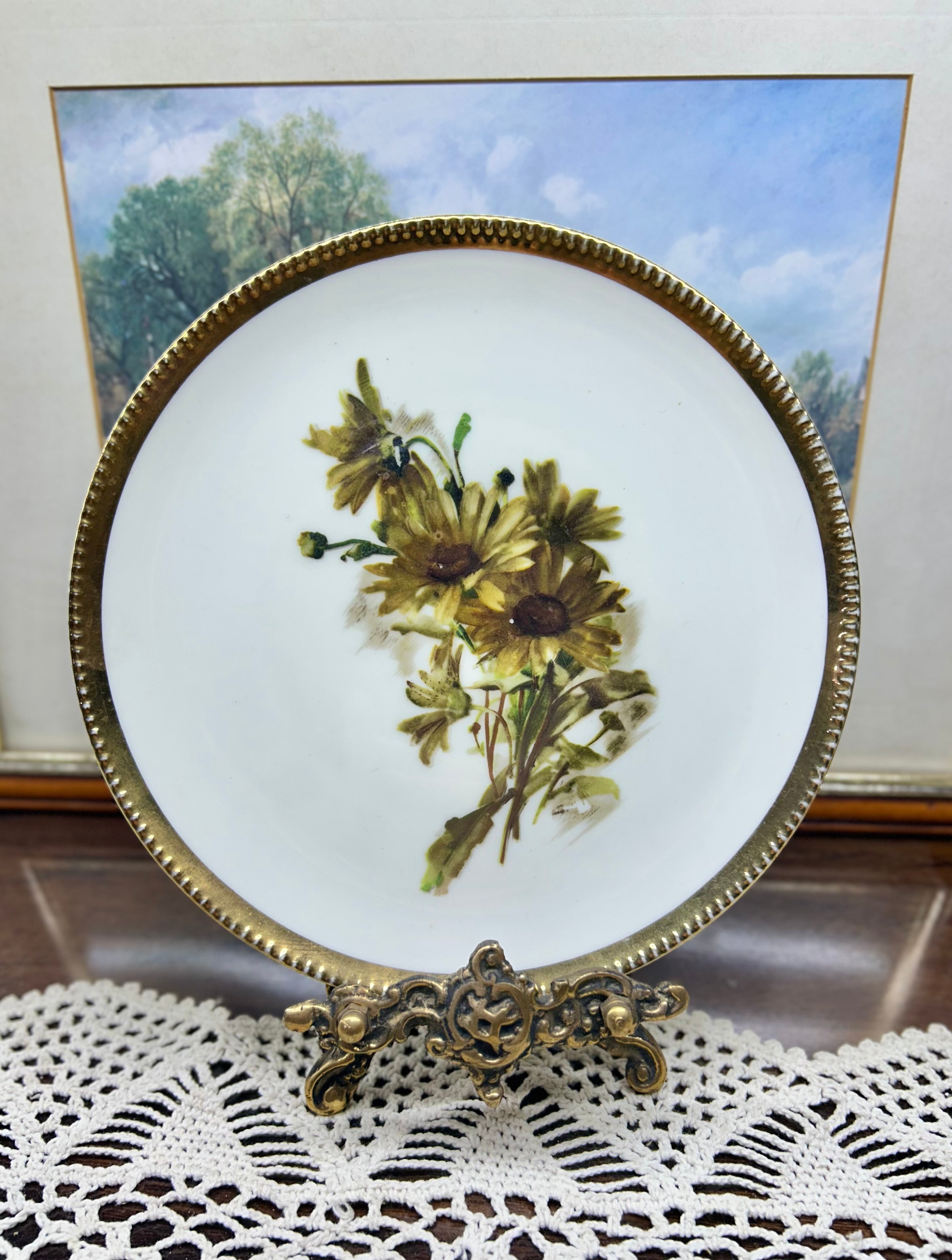 Vintage decorative floral wall plate with gold-toned scalloped edge
