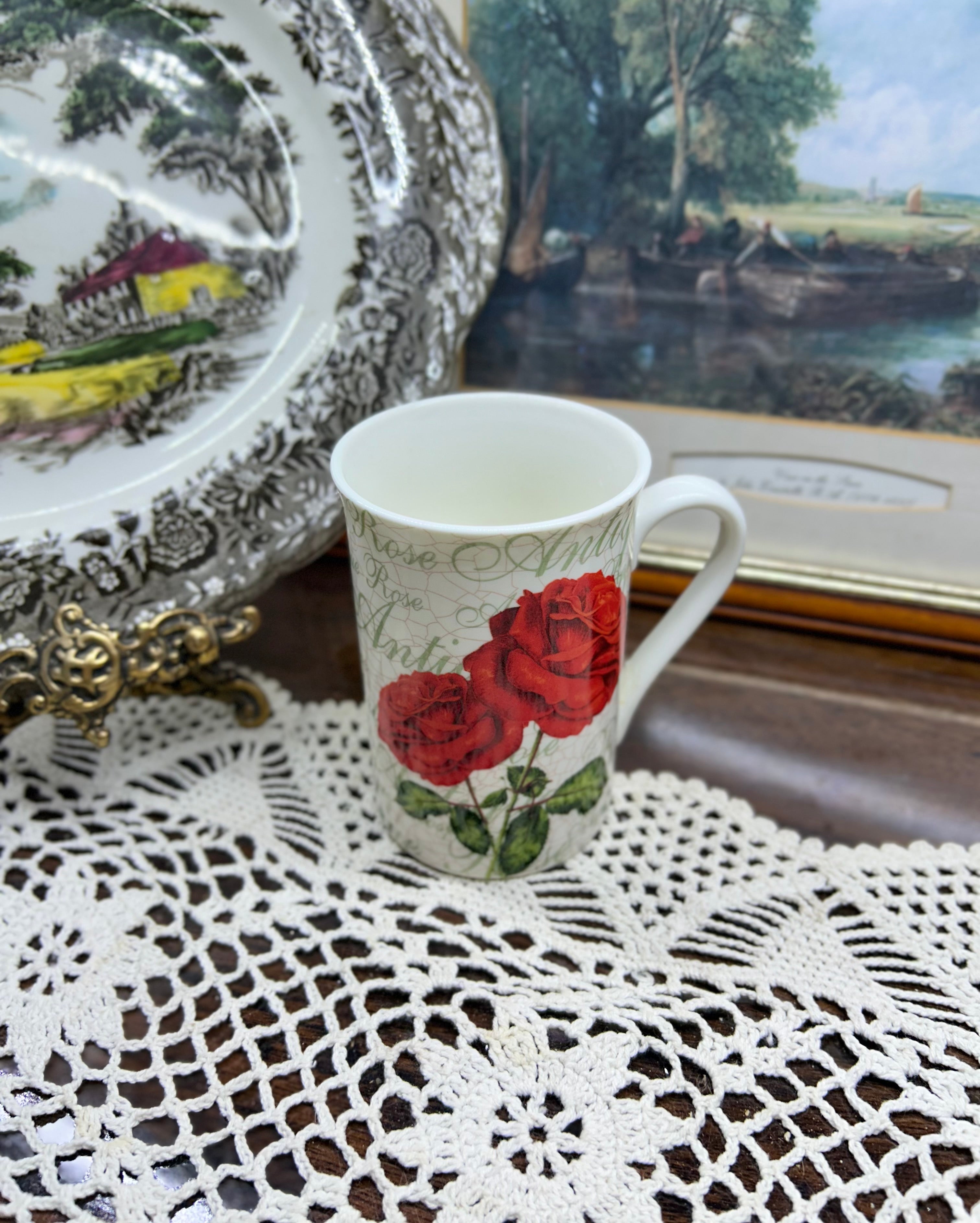 Vintage heritage floral design tea mug — fine bone China