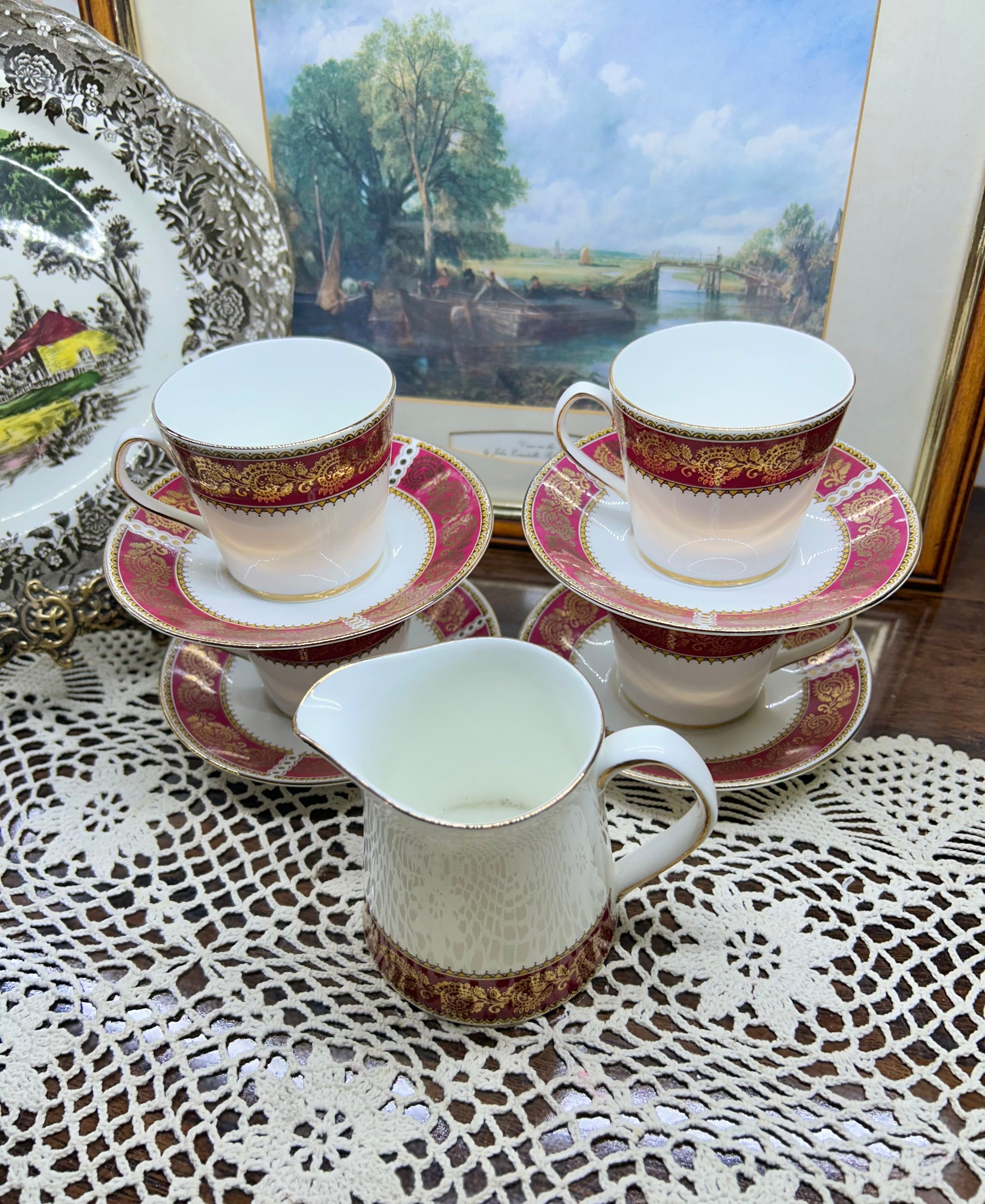 Vintage Elizabethan “Burgundy” tea set, fine bone China — Serving of four